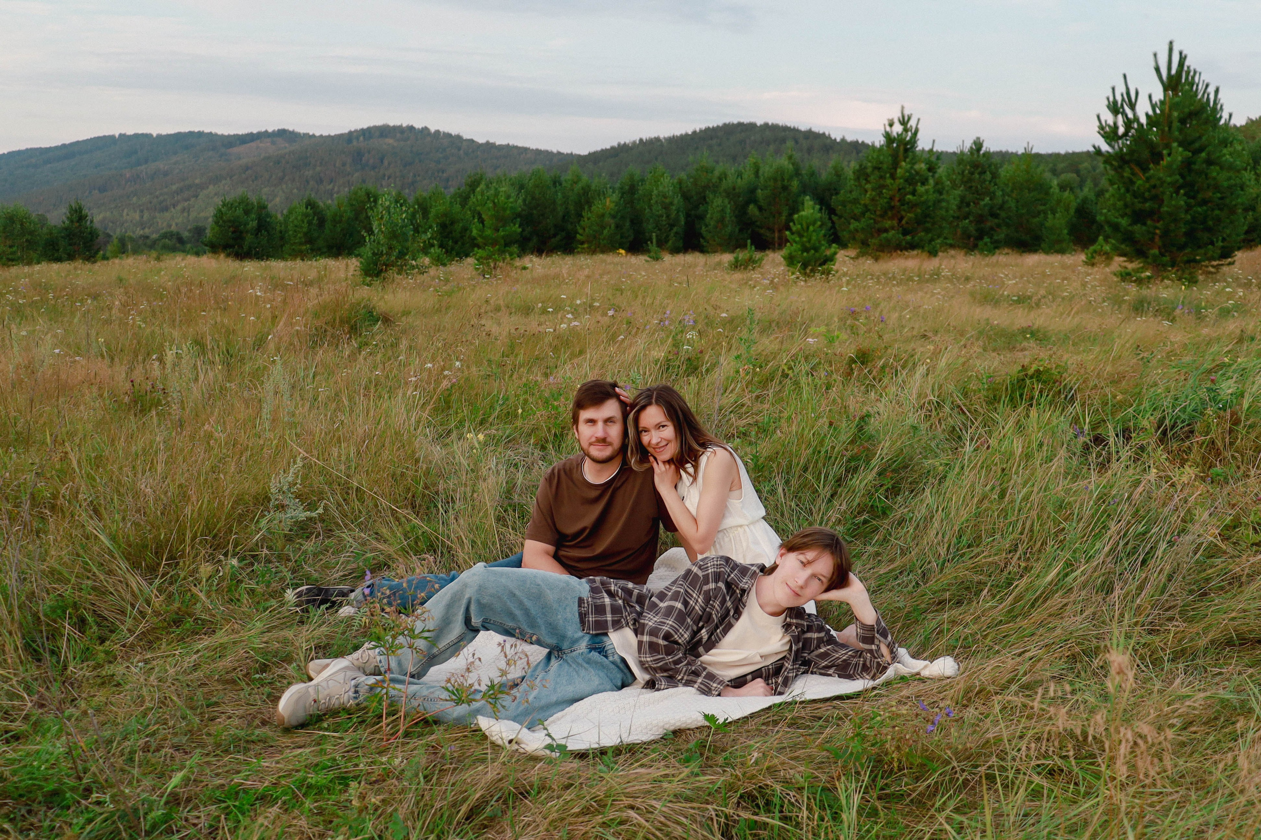 Семья в поле. Фотограф Александра Коновалова