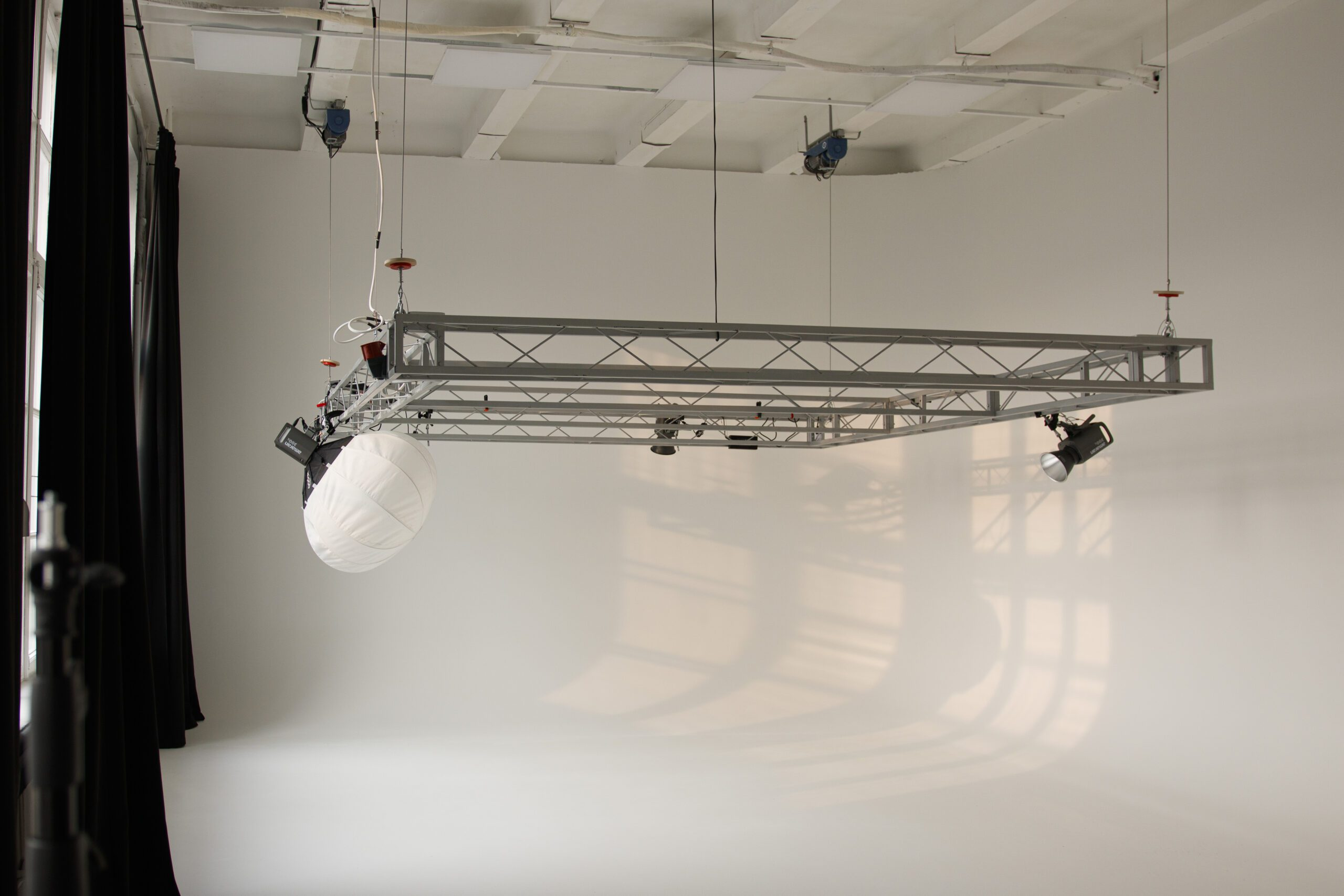 Залы с циклорамой в студии Photohub. Фотограф в Минске Людмила Дутко