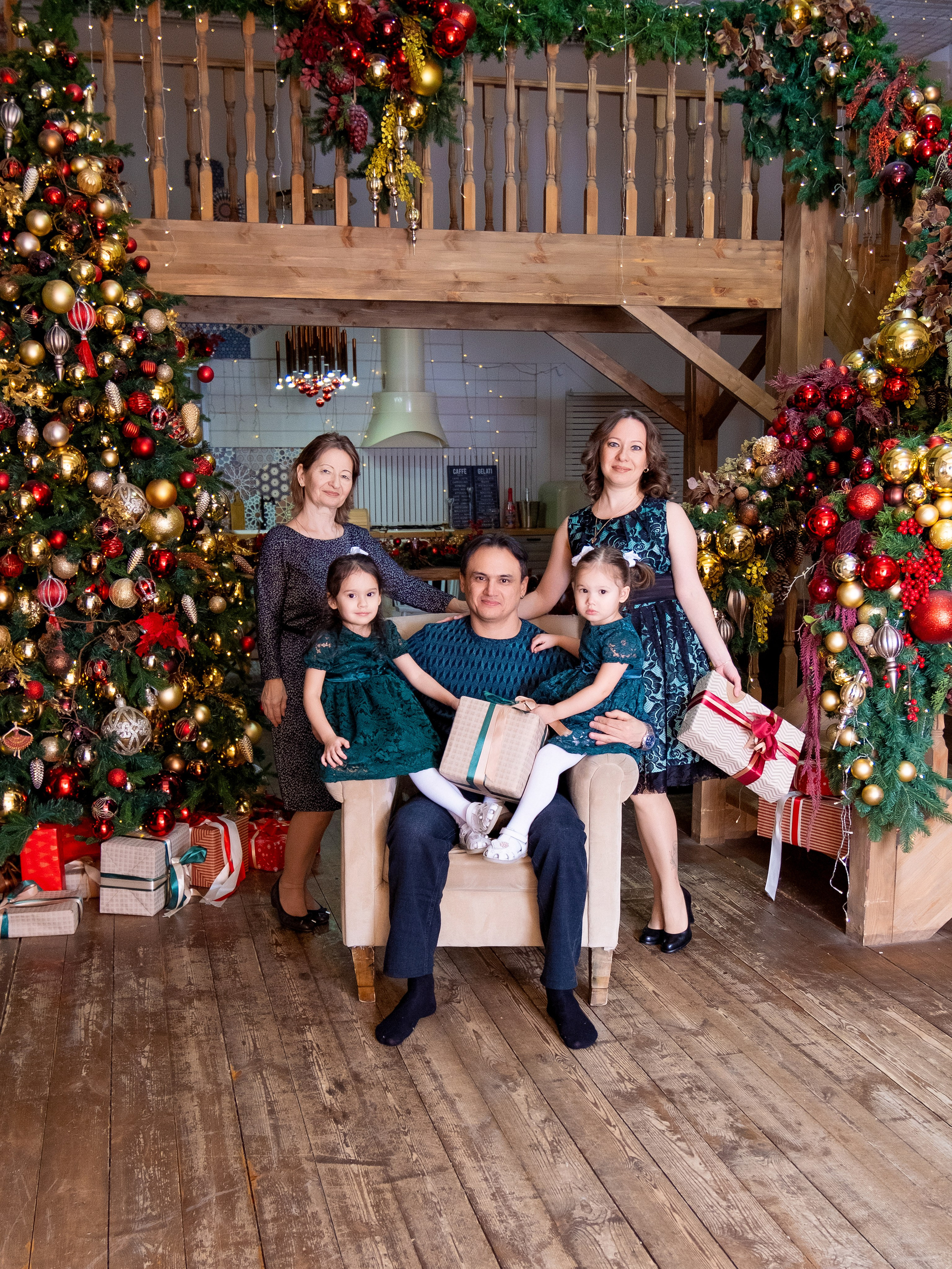 Новогодняя фотосессия в студии. Профессиональный фотограф в Москве и Одинцово Родика Архип