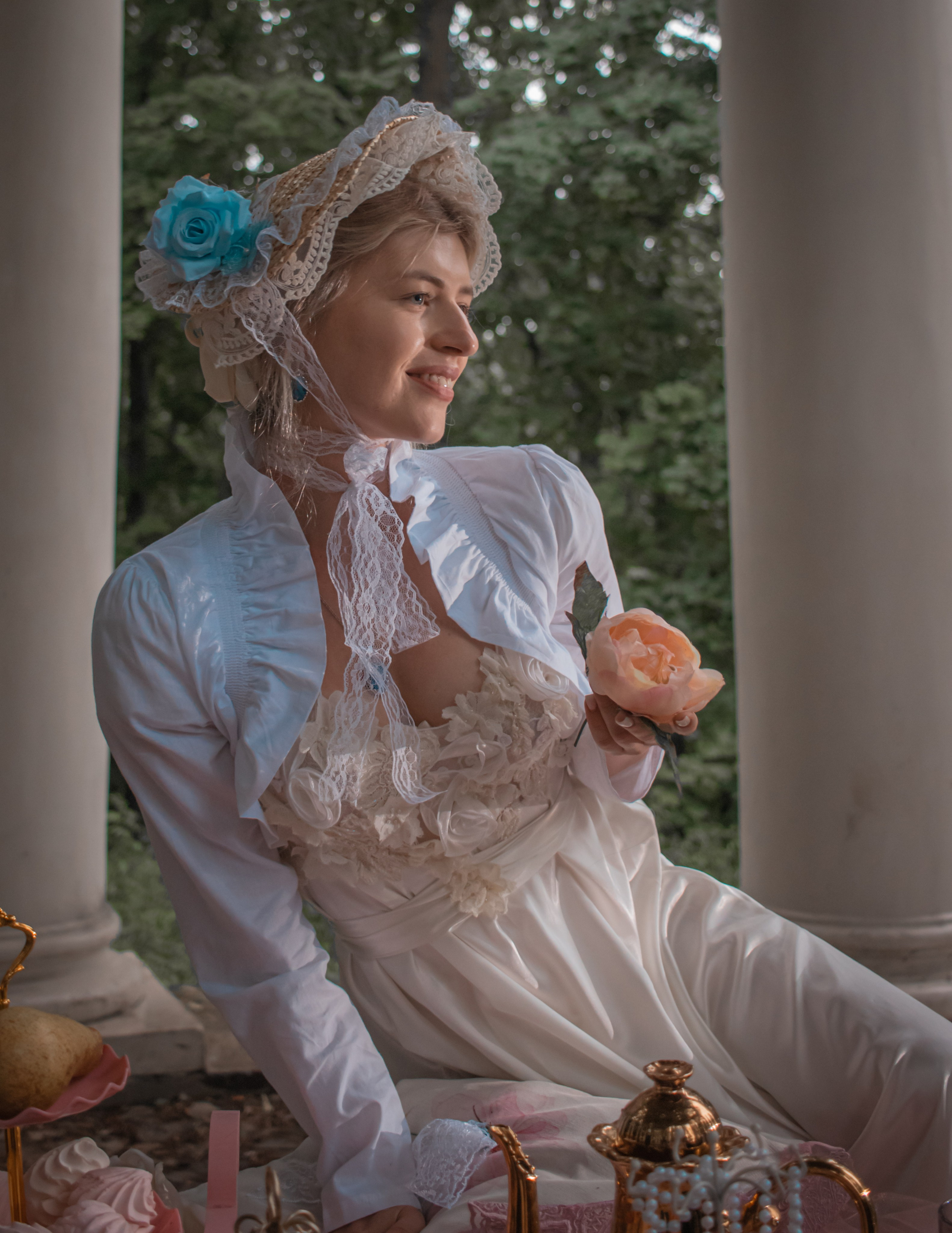 Фотографии в беседке стиль Ампир