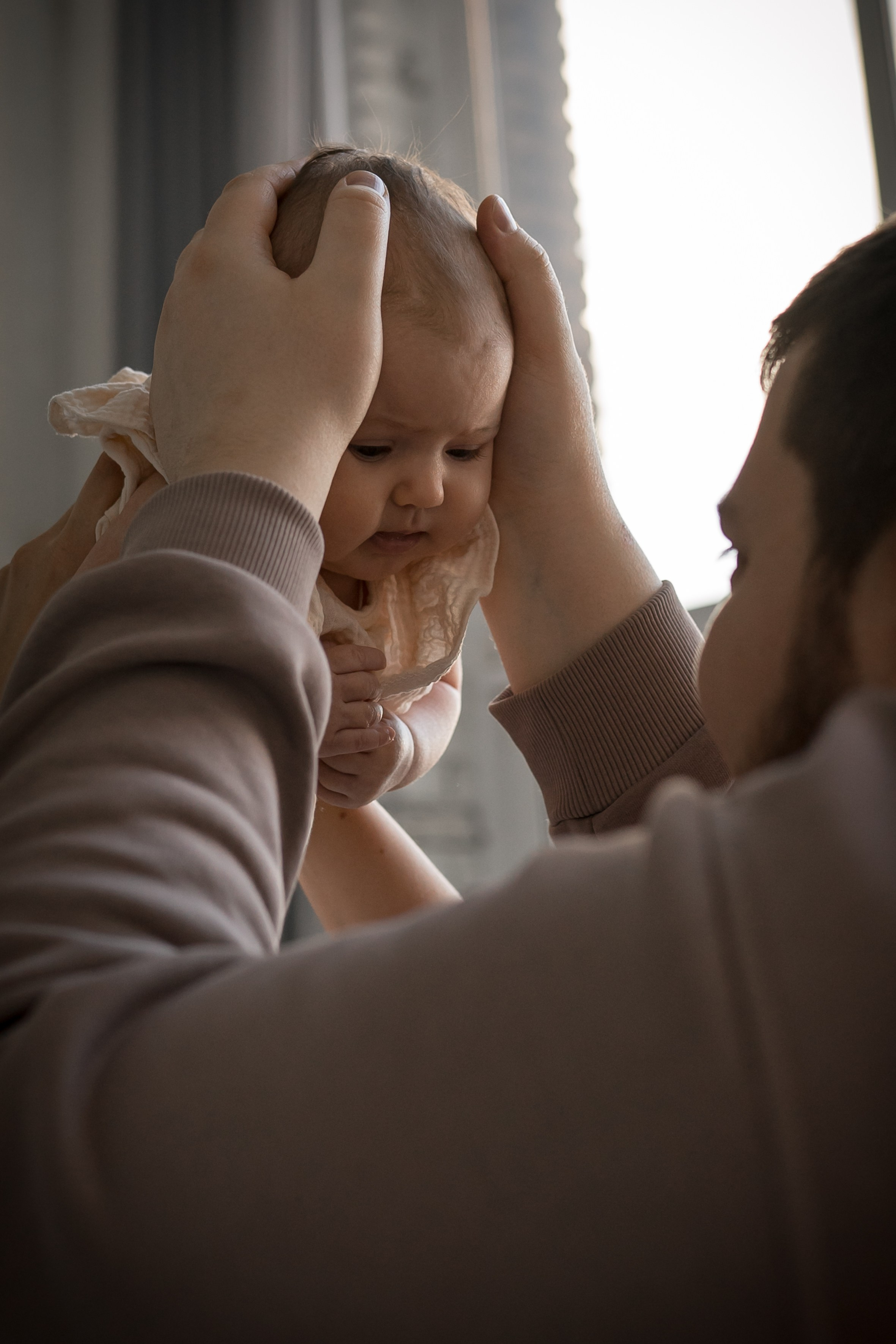 Семейная фотосъемка новорожденной. Фотограф Крещения и Венчания в Москве