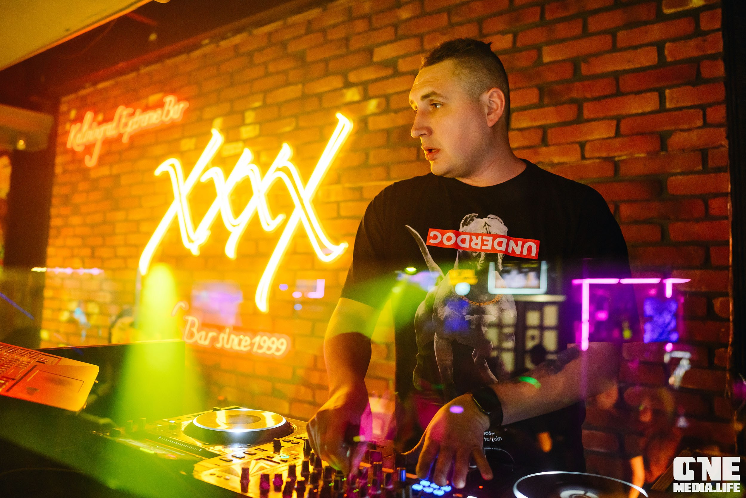 Фотоотчет из бара XxxX. One Media Life: фоторепортажи, фотоотчеты с мероприятий и заведений