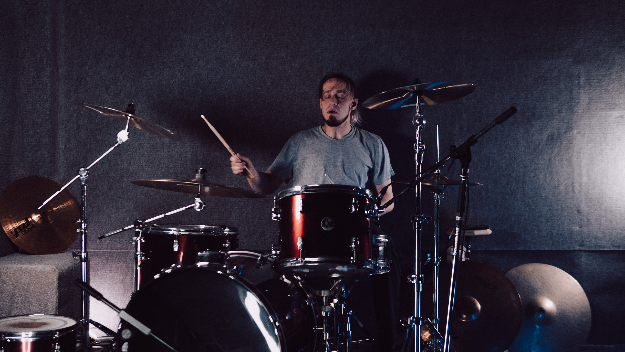 Фотографии репетиции рок группы