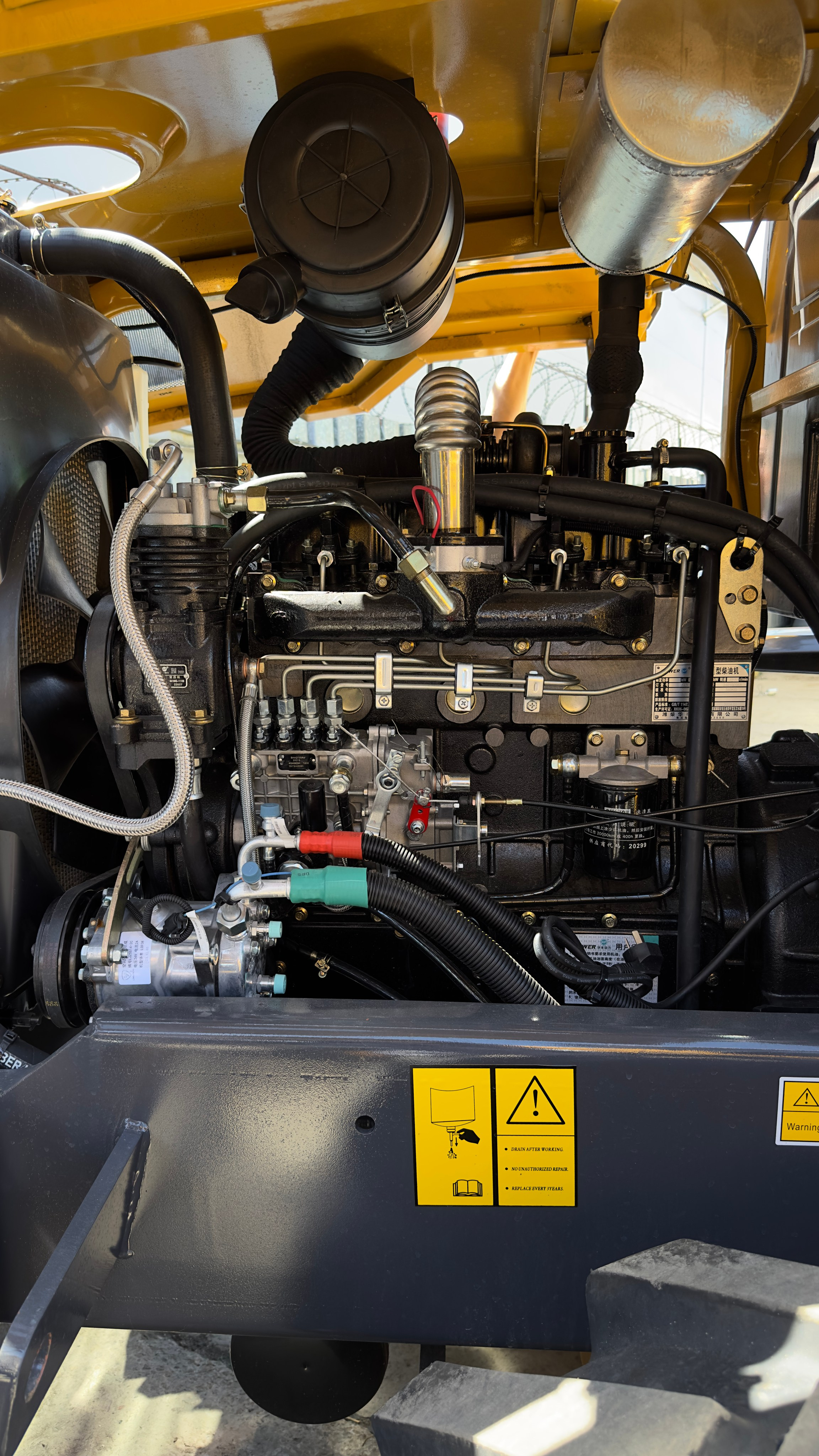 Фото фронт.погр. Beezone 920. Продажа и обслуживание грузовой техники и спецтехники в г. Новосибирск компания СТИ