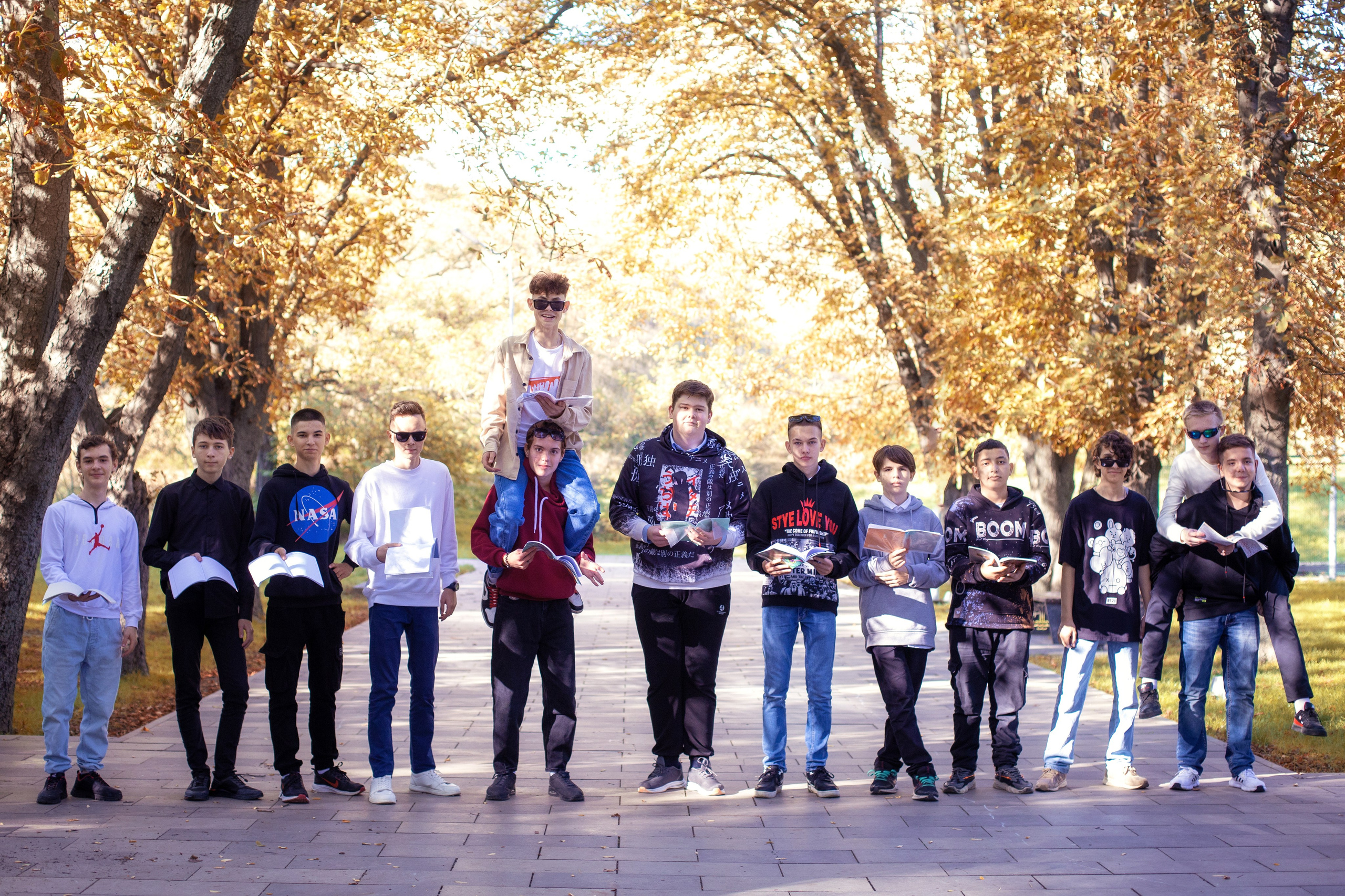 Пример уличной фотосессии 9 класс 34 школы г. Таганрога. Выпускные альбомы в Таганроге и Ростовской Области