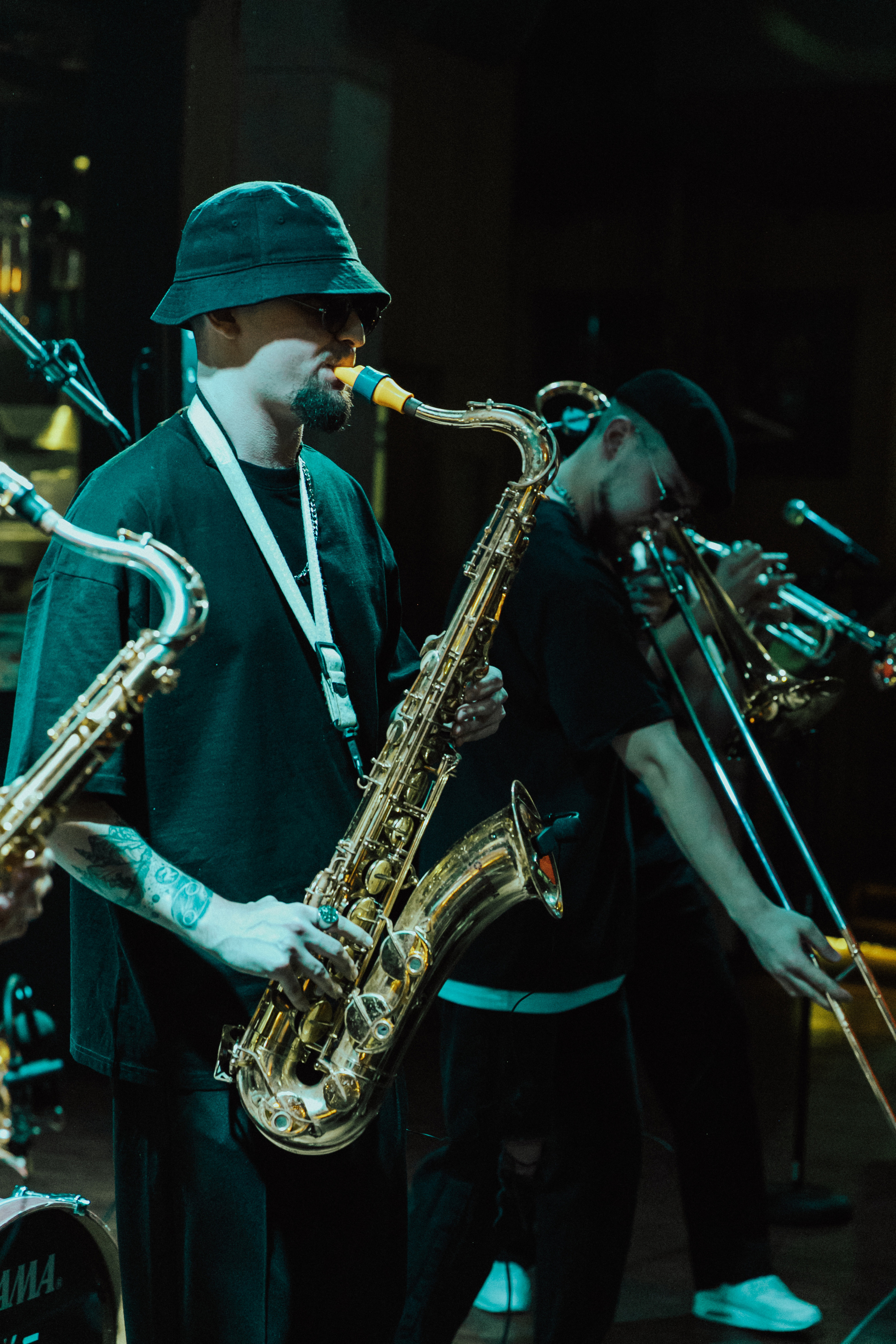 Концерт Mad Brass Band в кафе «Дружба». Свадебный фотограф в Москве Элина Ларченкова. Фото, которые цепляют