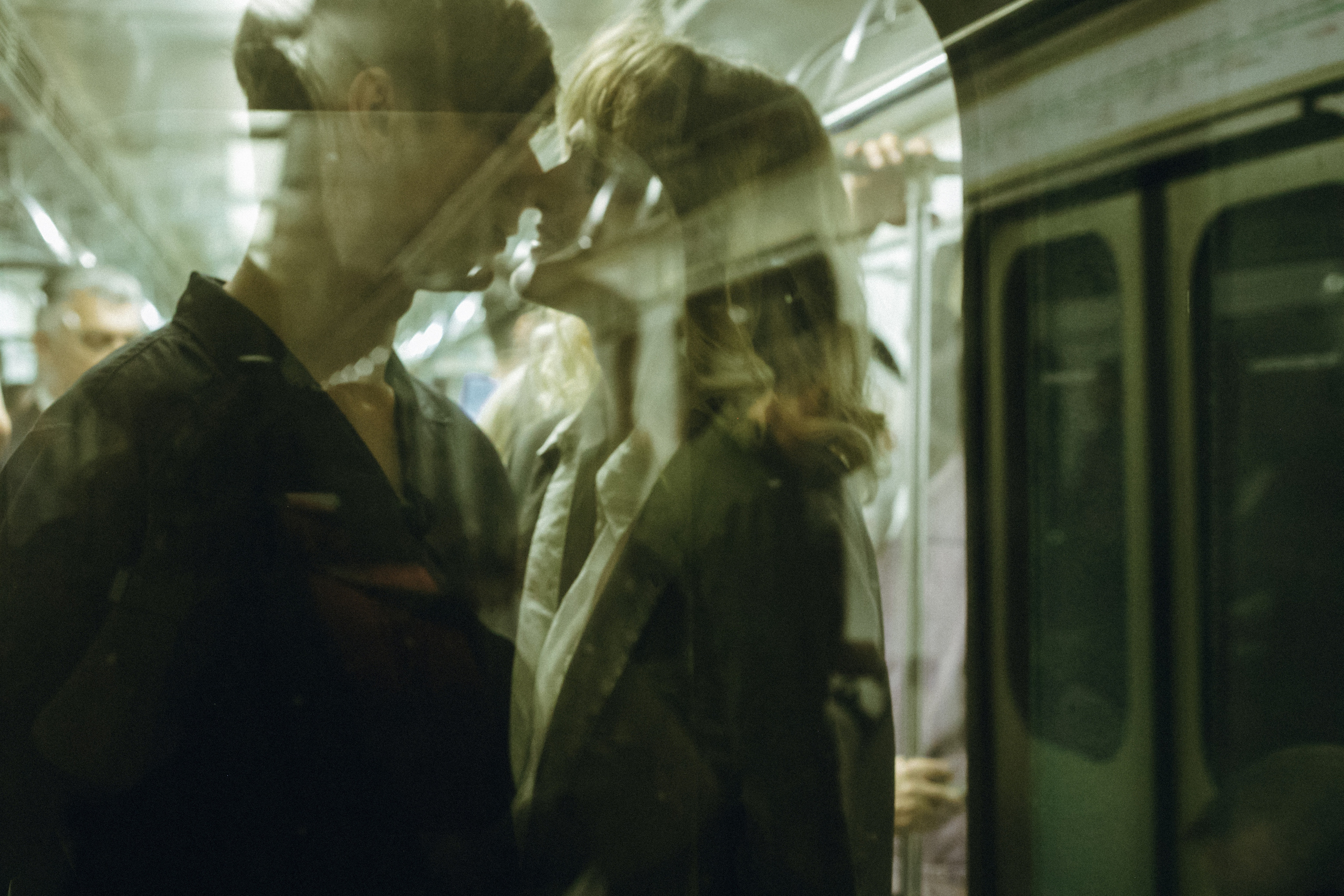 Lovestory в метро. Свадебный фотограф в Москве Элина Ларченкова. Фото, которые цепляют