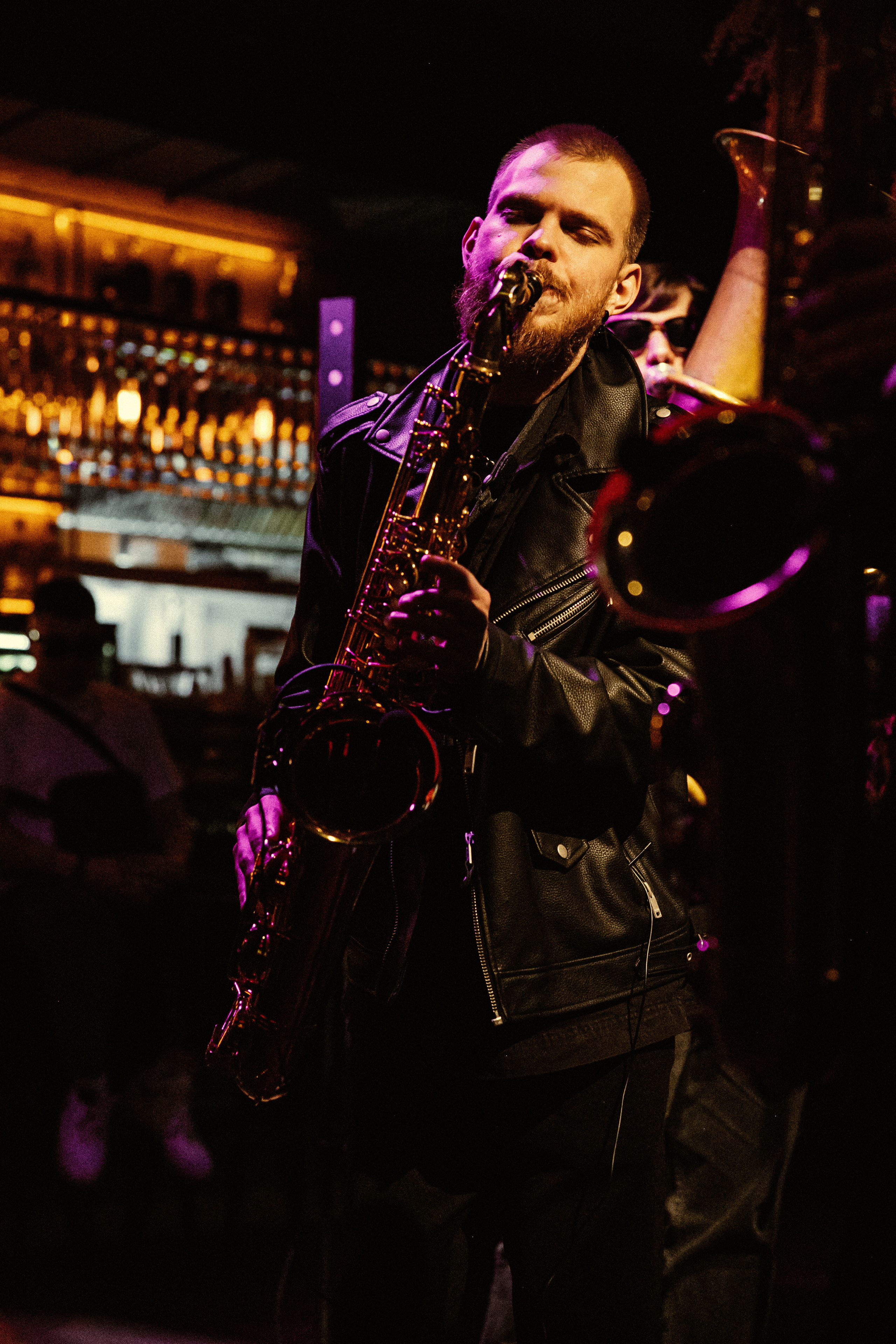 Концерт Mad Brass Band в кафе «Дружба». Свадебный фотограф в Москве Элина Ларченкова. Фото, которые цепляют