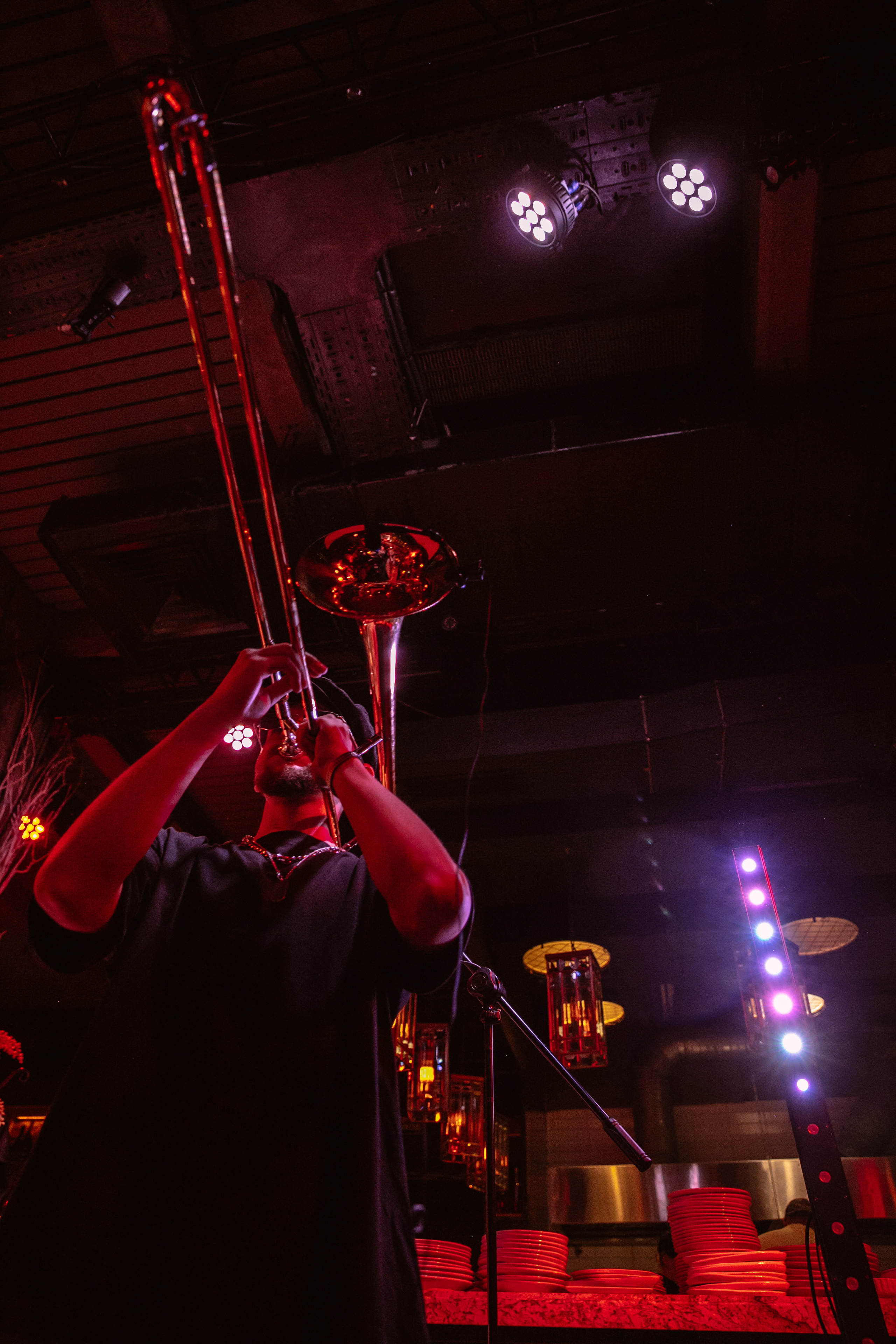 Концерт Mad Brass Band в кафе «Дружба». Свадебный фотограф в Москве Элина Ларченкова. Фото, которые цепляют