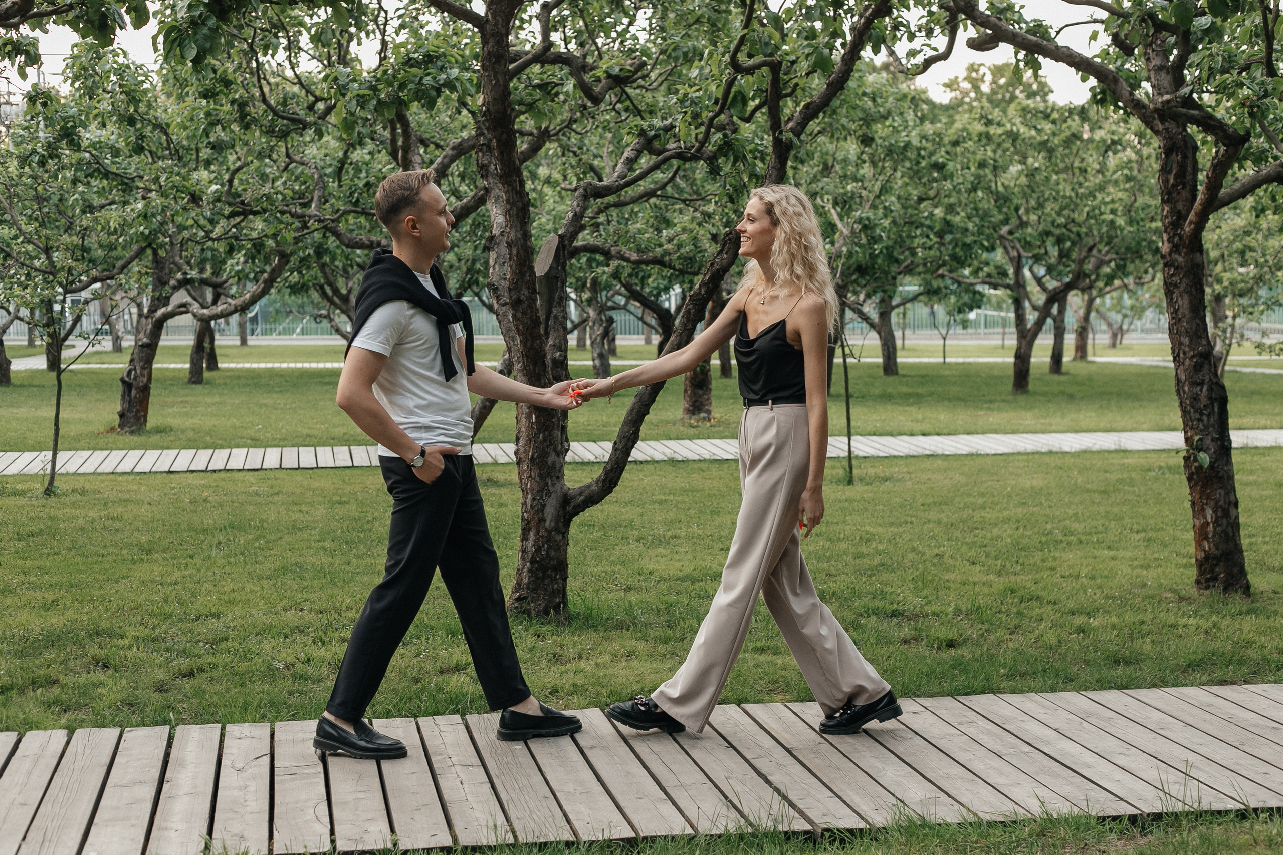 Lovestory на ВДНХ. Свадебный фотограф в Москве Элина Ларченкова. Фото, которые цепляют