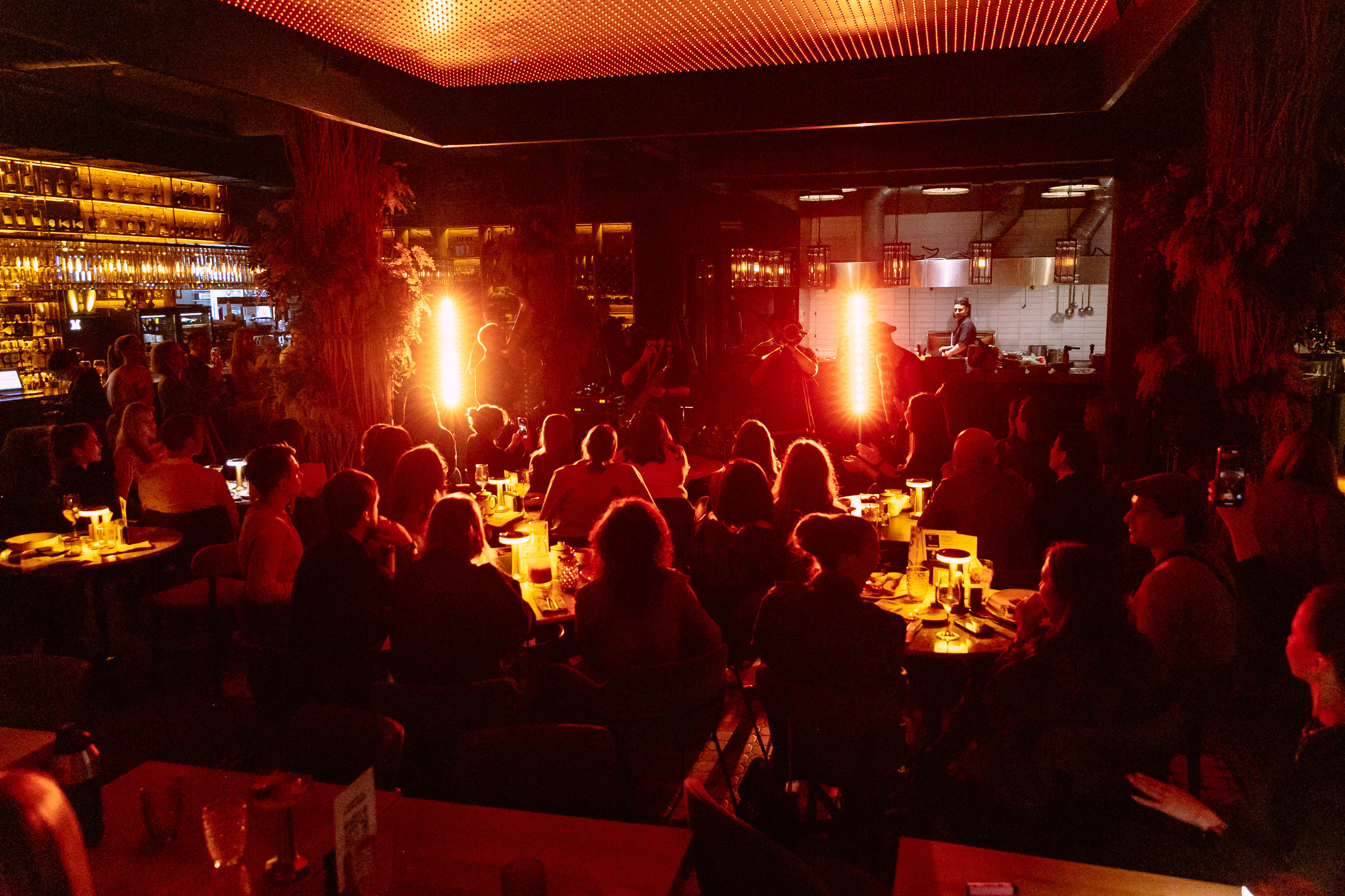 Концерт Mad Brass Band в кафе «Дружба». Свадебный фотограф в Москве Элина Ларченкова. Фото, которые цепляют