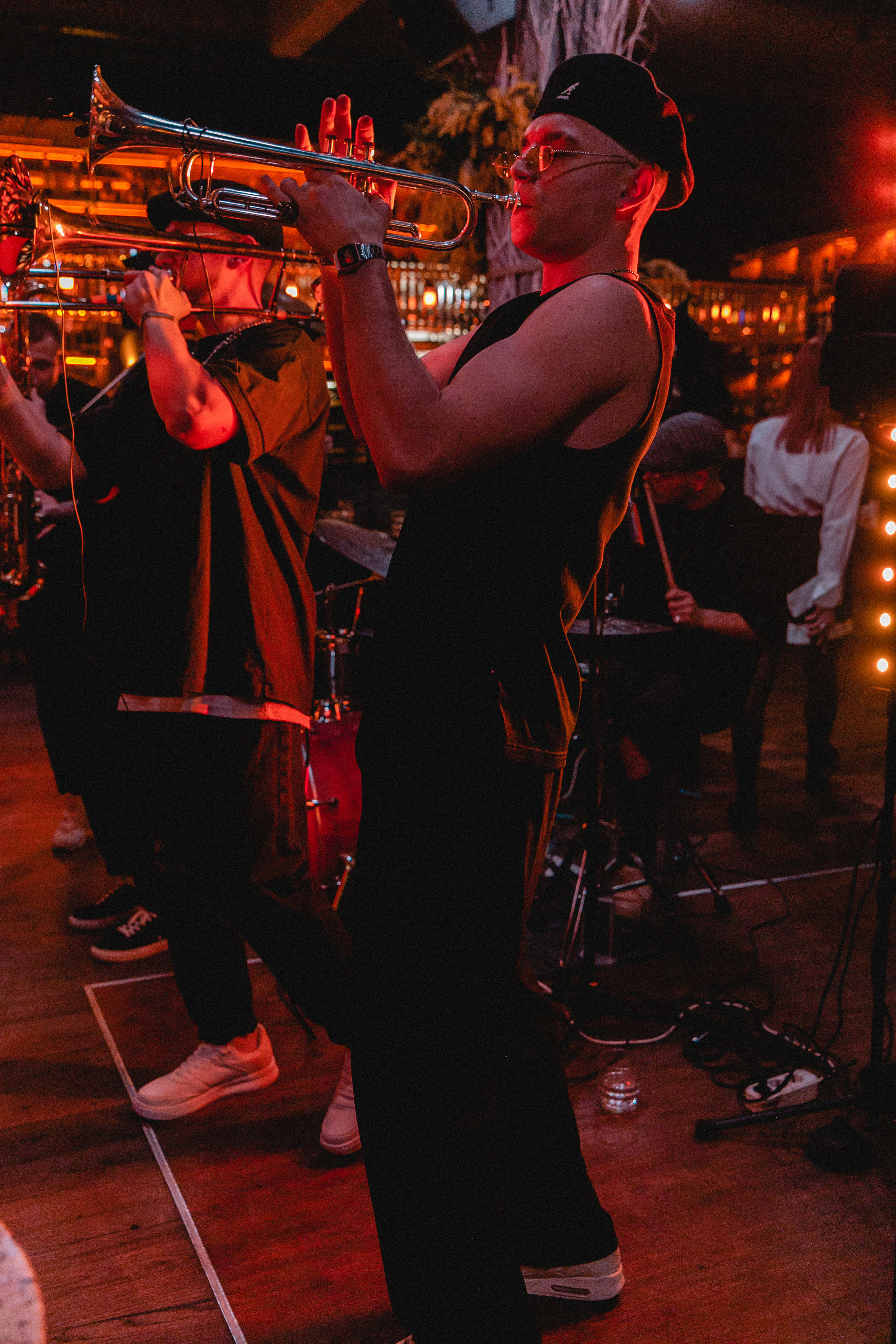 Концерт Mad Brass Band в кафе «Дружба». Свадебный фотограф в Москве Элина Ларченкова. Фото, которые цепляют