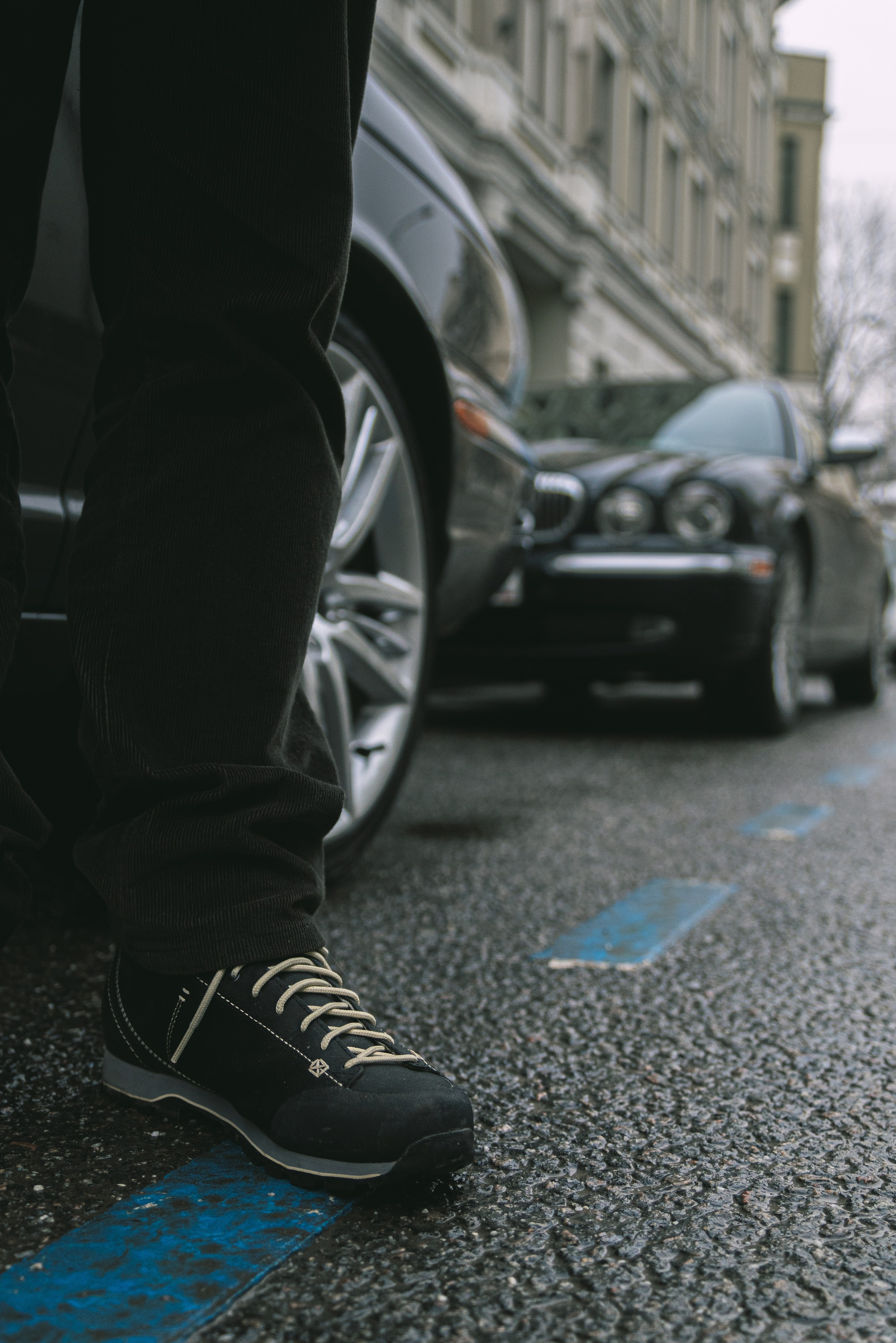 Фотосъемка автомобиля в Парке Горького весной в Москве. Жуков Илья свадебный фотограф в Москве