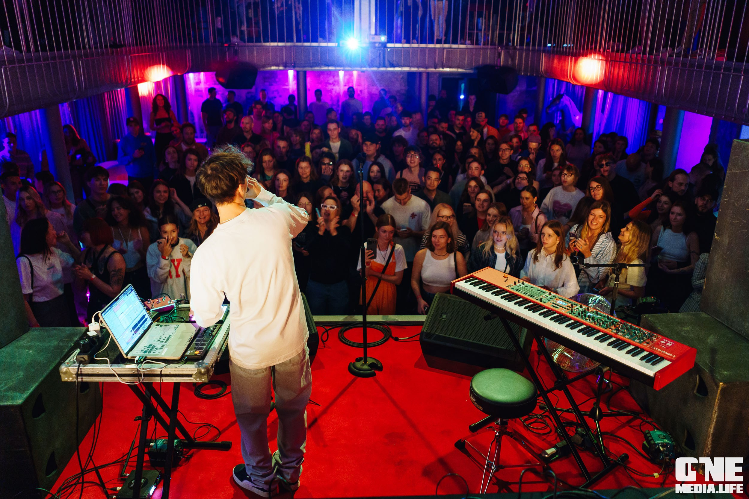 Фоторепортаж из клуба UNIVERSAL. One Media Life: фоторепортажи, фотоотчеты с мероприятий и заведений