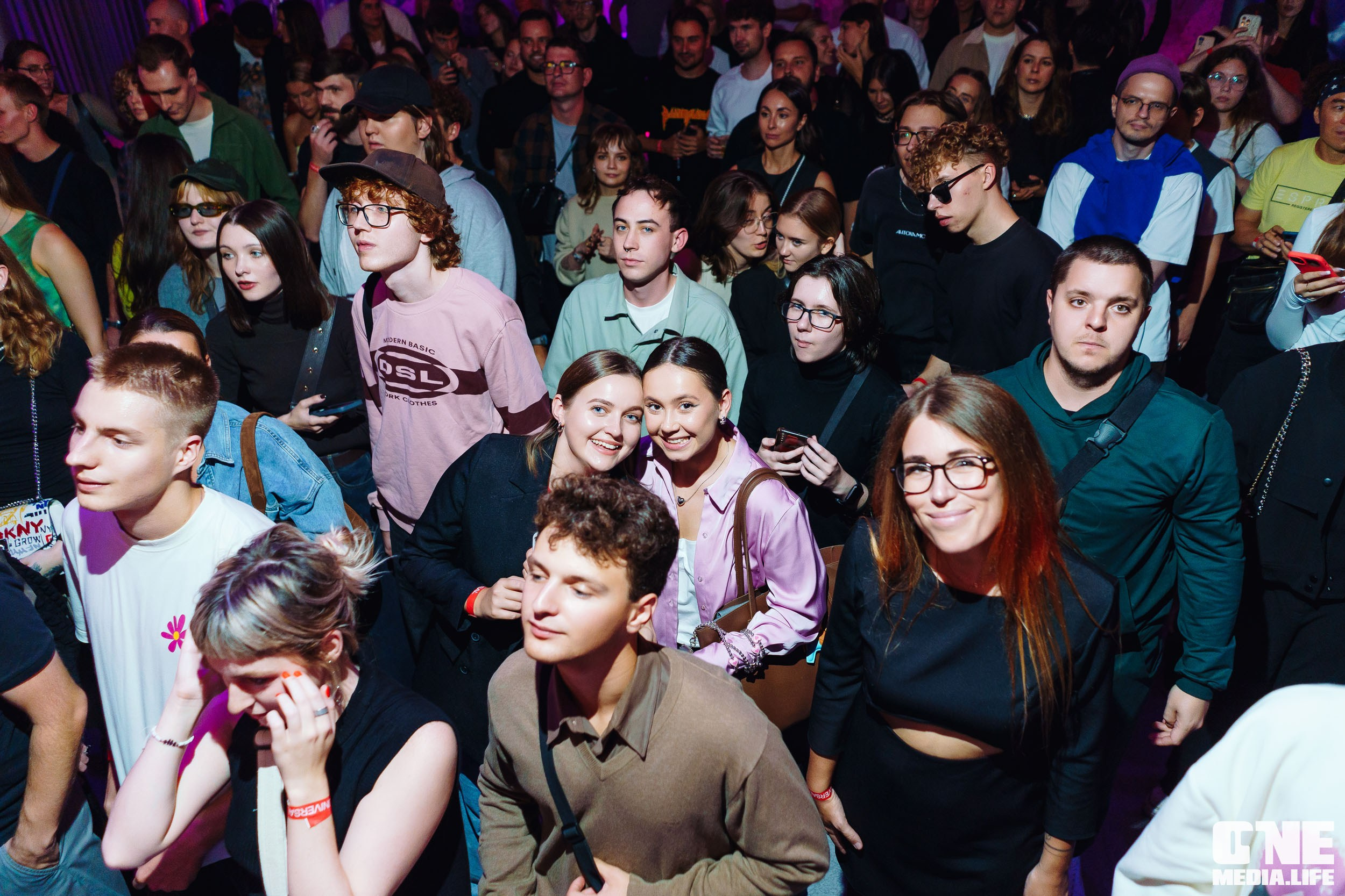 Фоторепортаж из клуба UNIVERSAL. One Media Life: фоторепортажи, фотоотчеты с мероприятий и заведений