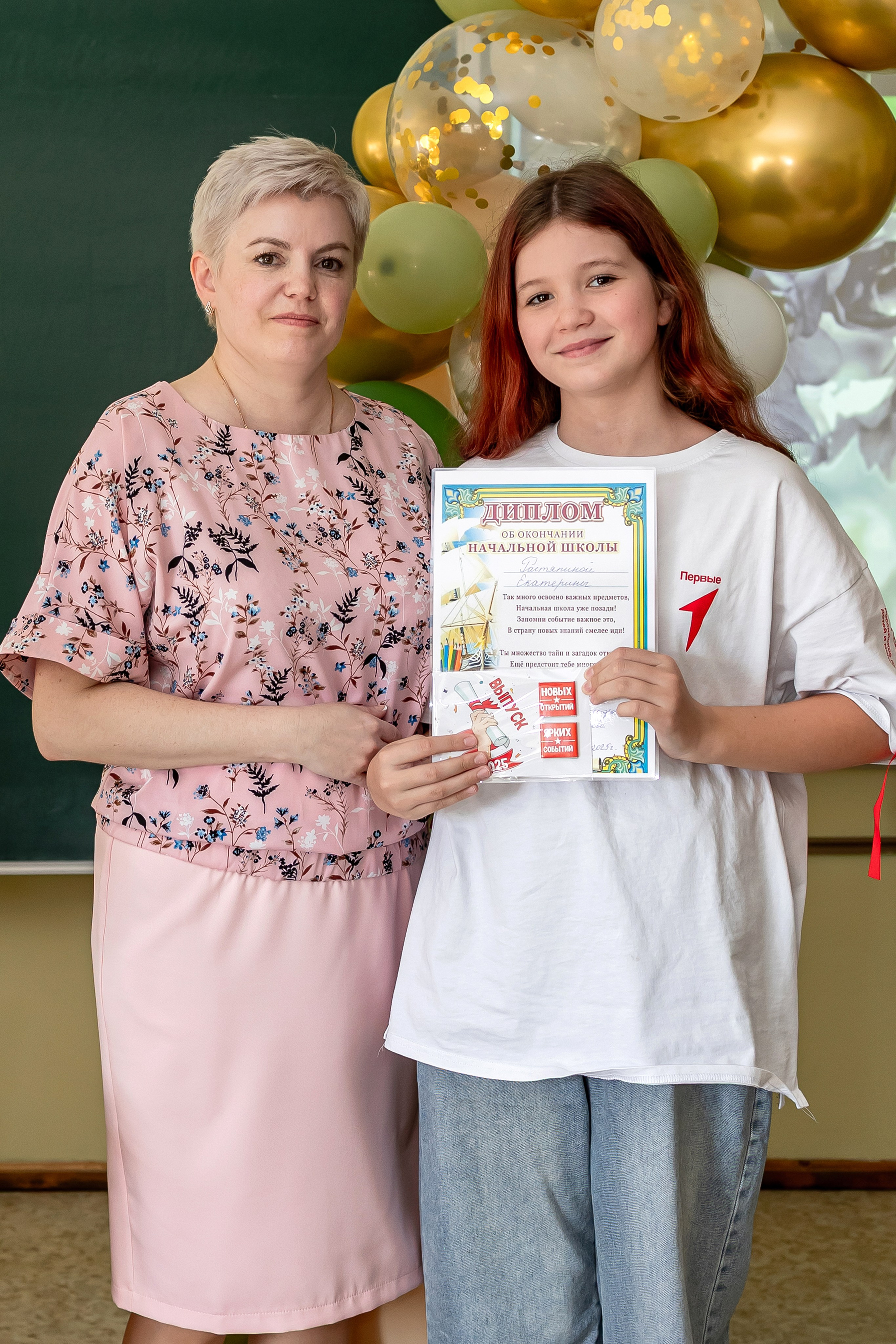 Выпускной в начальной школе в классе. Фотограф и видеограф Москва. Свадебный фотограф, видеограф. Выпускные альбомы. Оживающие альбомы