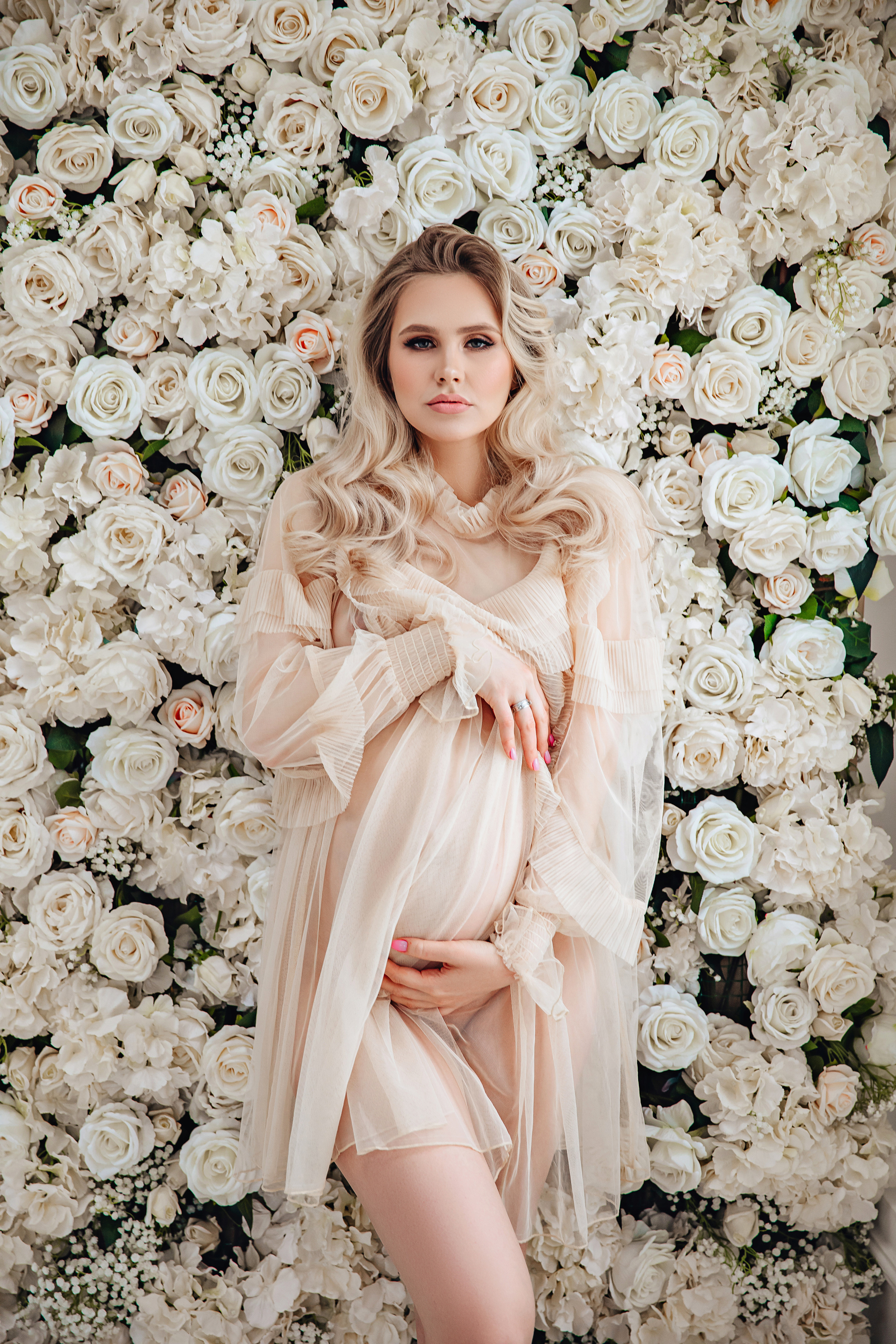 White dress. NatalieDmi — фотосессия беременности, семейный фотограф, портрет
