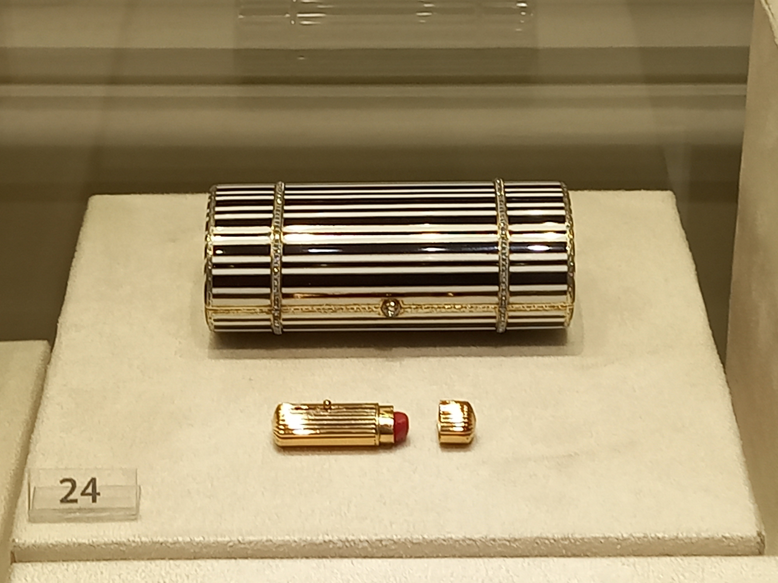 Минодьер с губной помадой Faberge cosmetic box