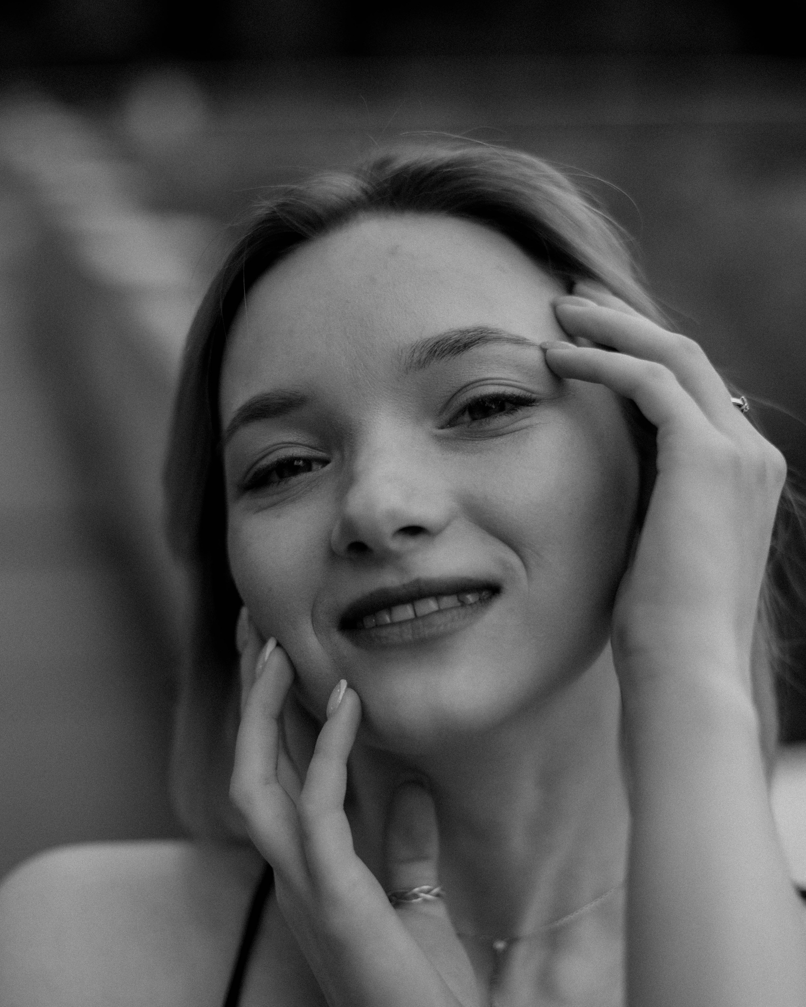 Аня. Женский фотограф. Создатель украшений ручной работы. Модель