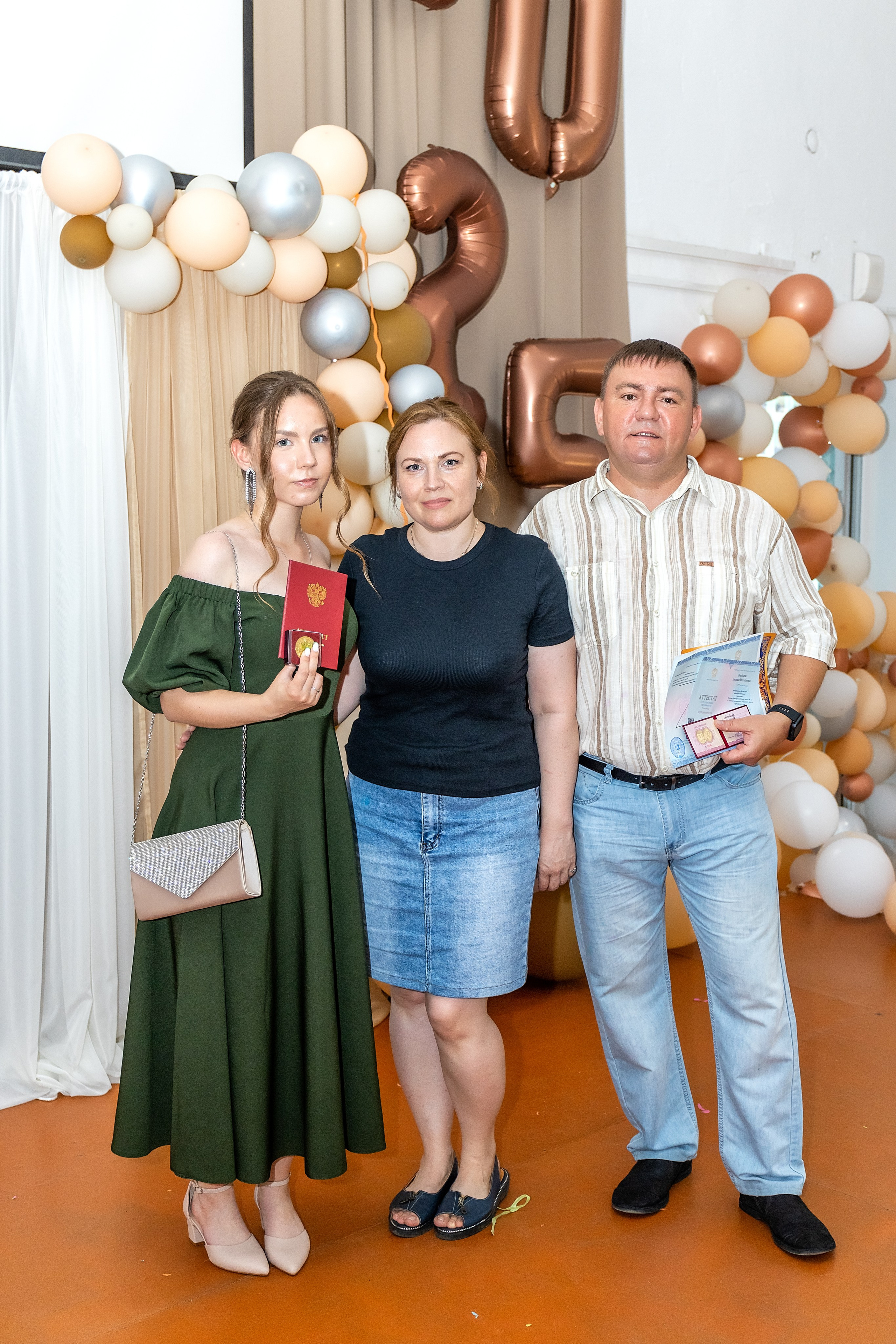 Выпускной. Школа 22, 11 класс. Стильный выпускной альбом Владивосток фотограф Вероника Мигачева