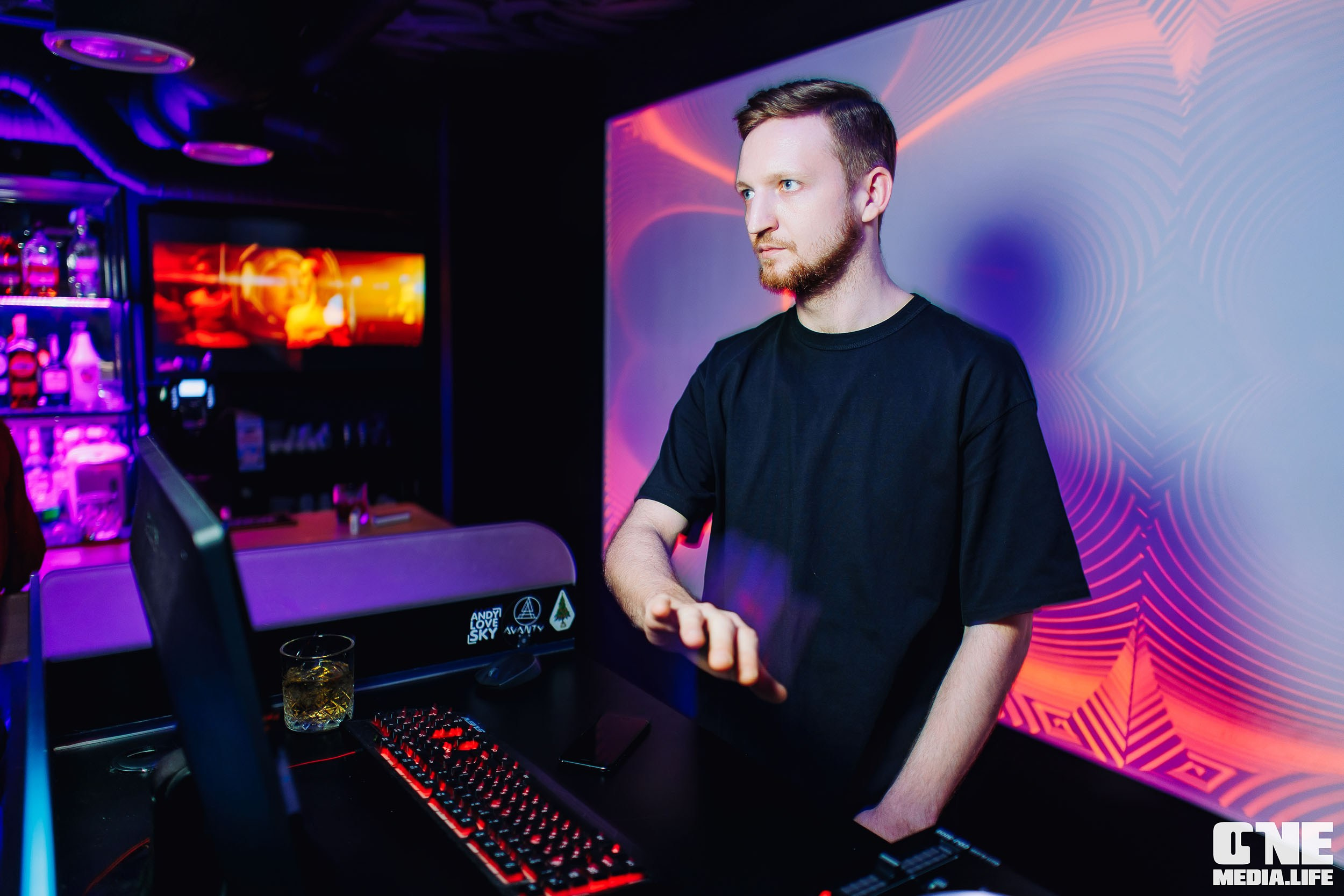 Репортаж с субботней тусовки в Nisha. One Media Life: фоторепортажи, фотоотчеты с мероприятий и заведений