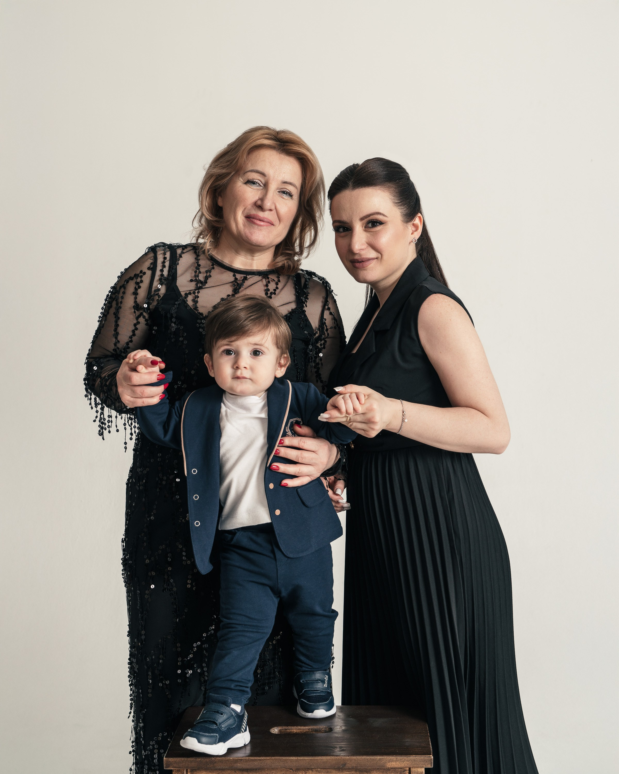 Семейный портрет в студии, естественный свет, фотограф Василий Пиндюрин, Санкт-Петербург.