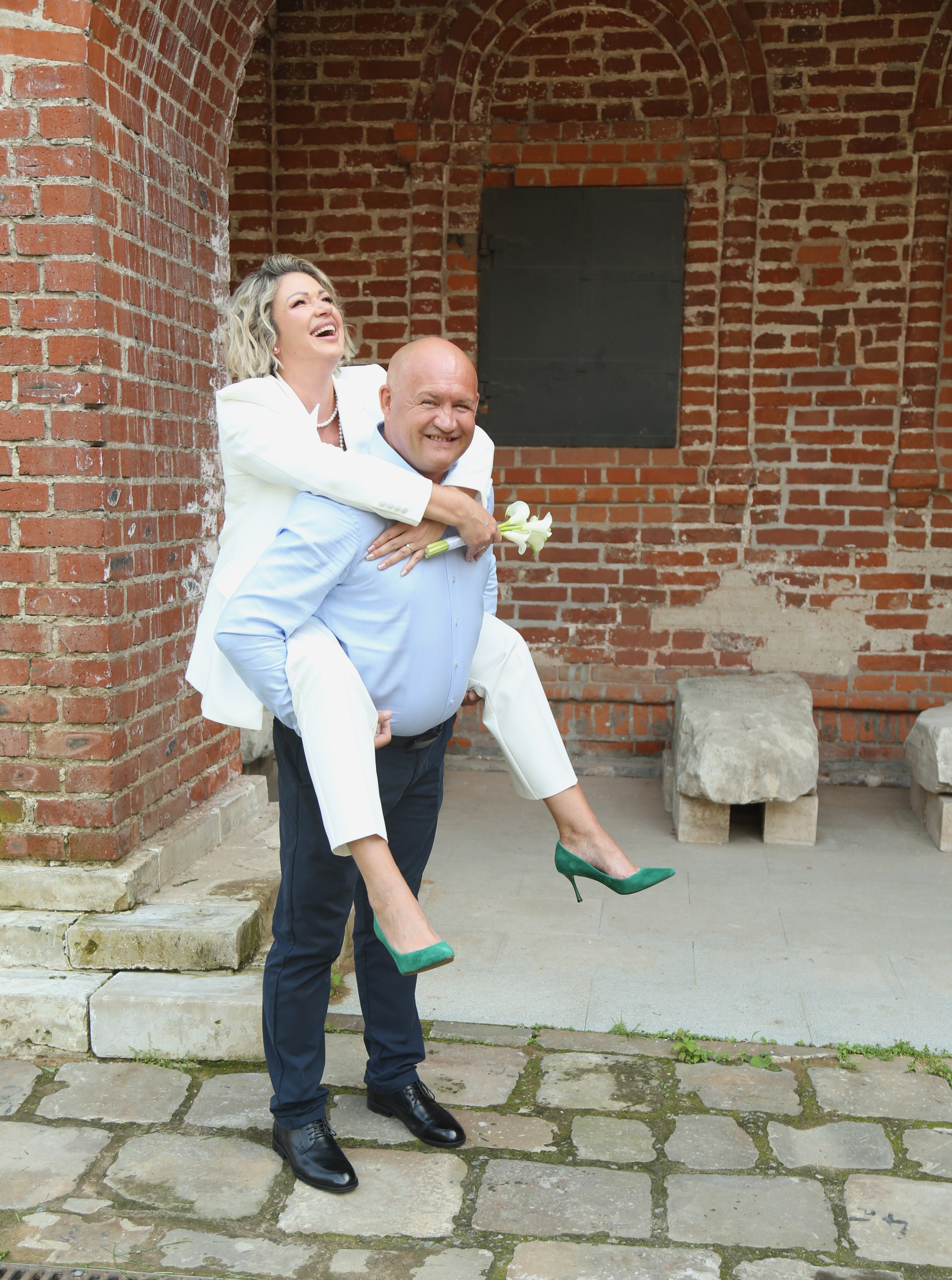 ЗАГСе Храма Матроны Московской свадебная фотосессия. Фотосессия в студии в Москве от профессионального фотографа услуги по доступным ценам