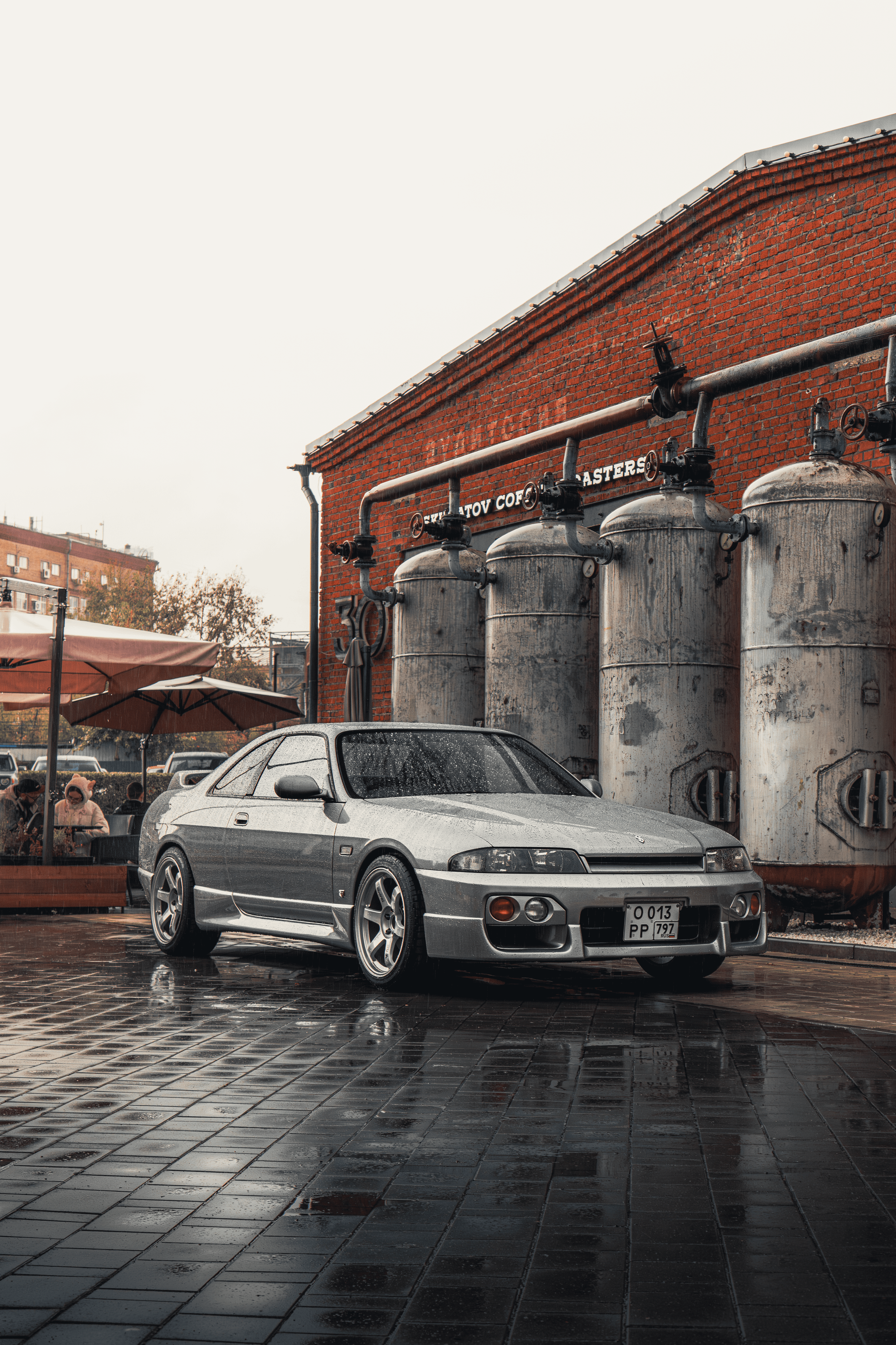 Nissan Skyline R33: серая тучка в дождливый день