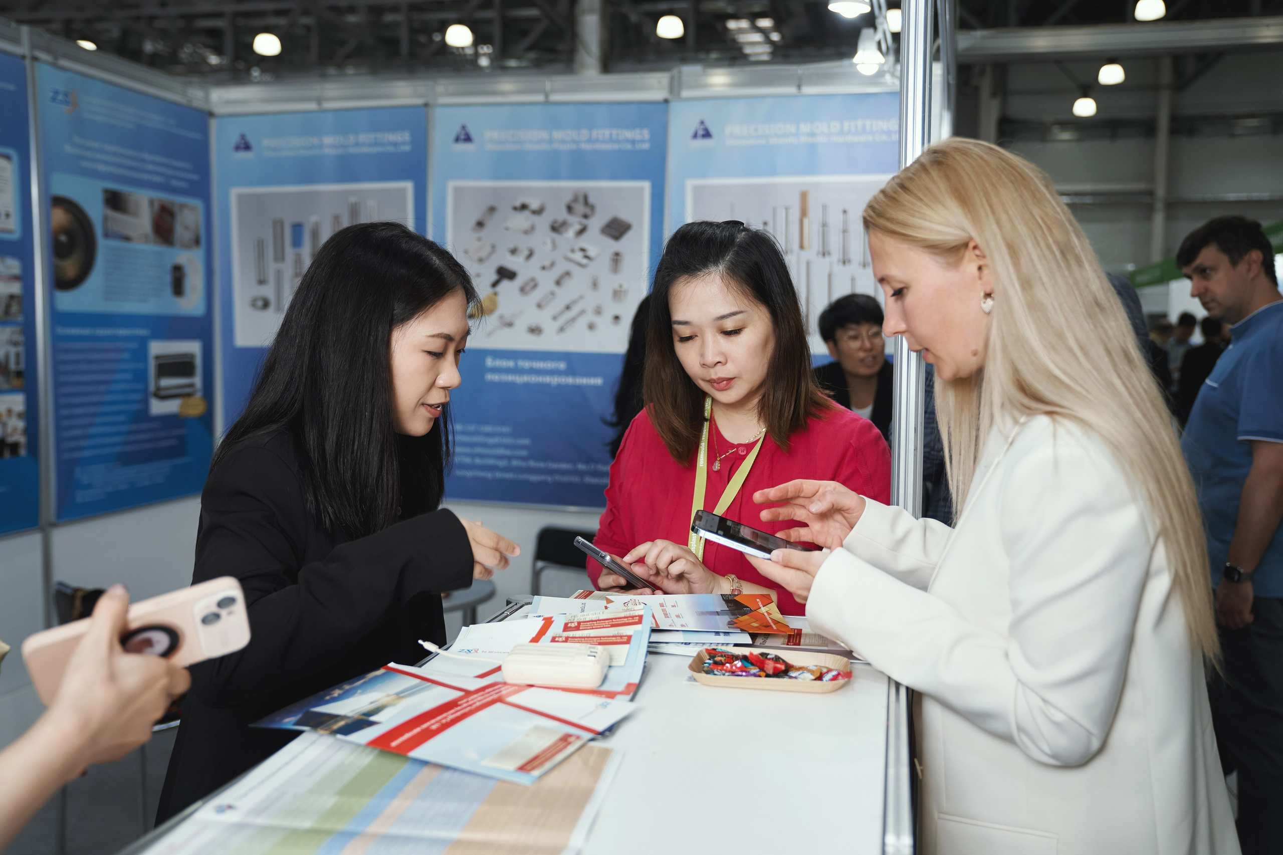 Репортаж с выставки пресс-форм и штампов Rosmould 2025. Фотограф Евгений Опарин