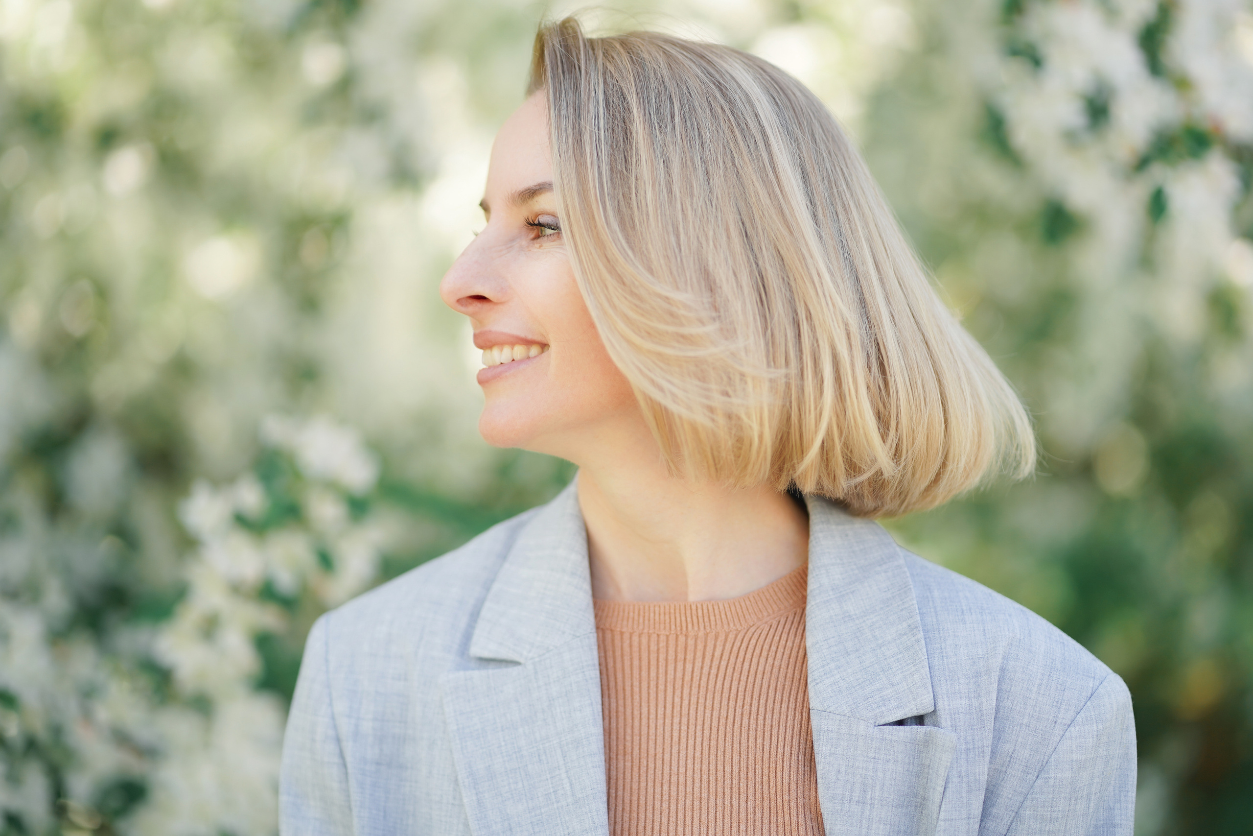 Фотосессия прекрасных девушек в цветущих яблонях!. Портретный фотограф в Москве, Московской области. Деловой портрет