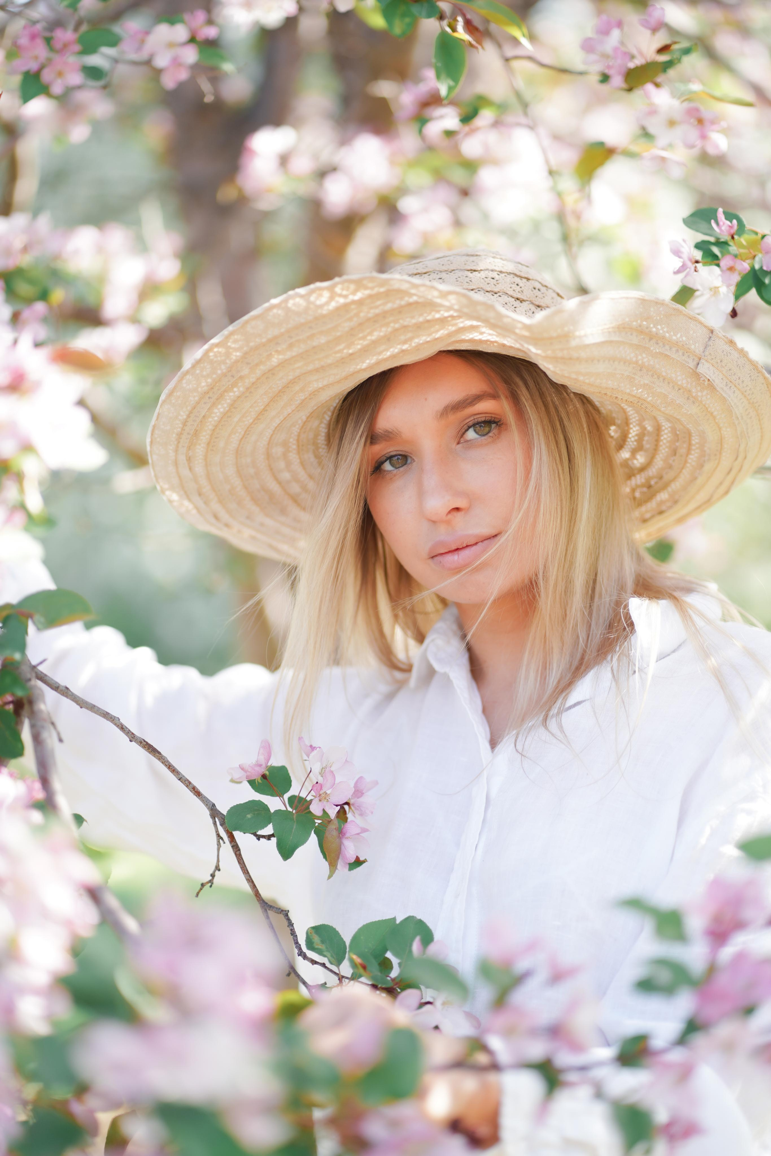 Фотосессия прекрасных девушек в цветущих яблонях!. Портретный фотограф в Москве, Московской области. Деловой портрет