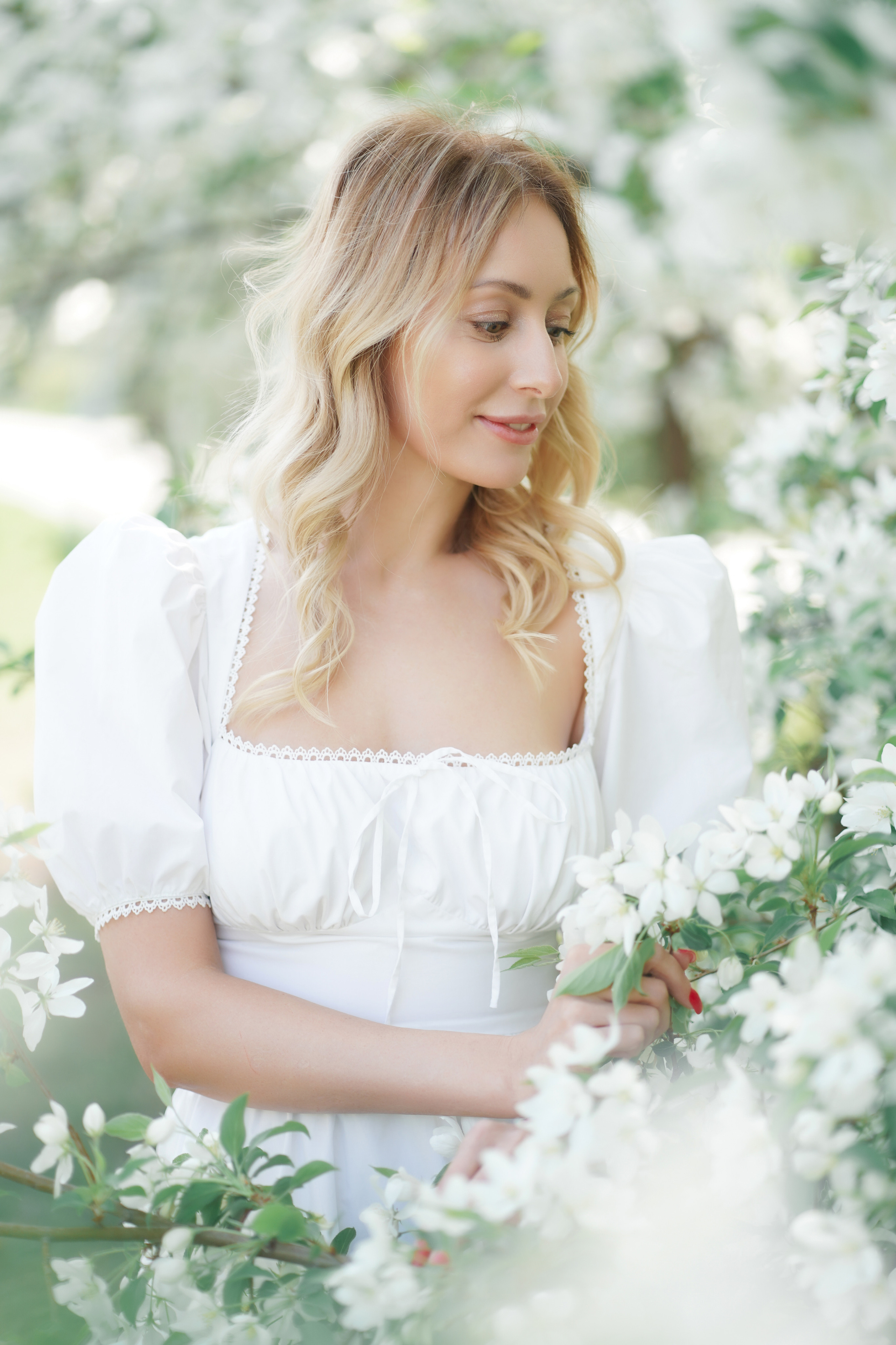 Фотосессия прекрасных девушек в цветущих яблонях!. Портретный фотограф в Москве, Московской области. Деловой портрет