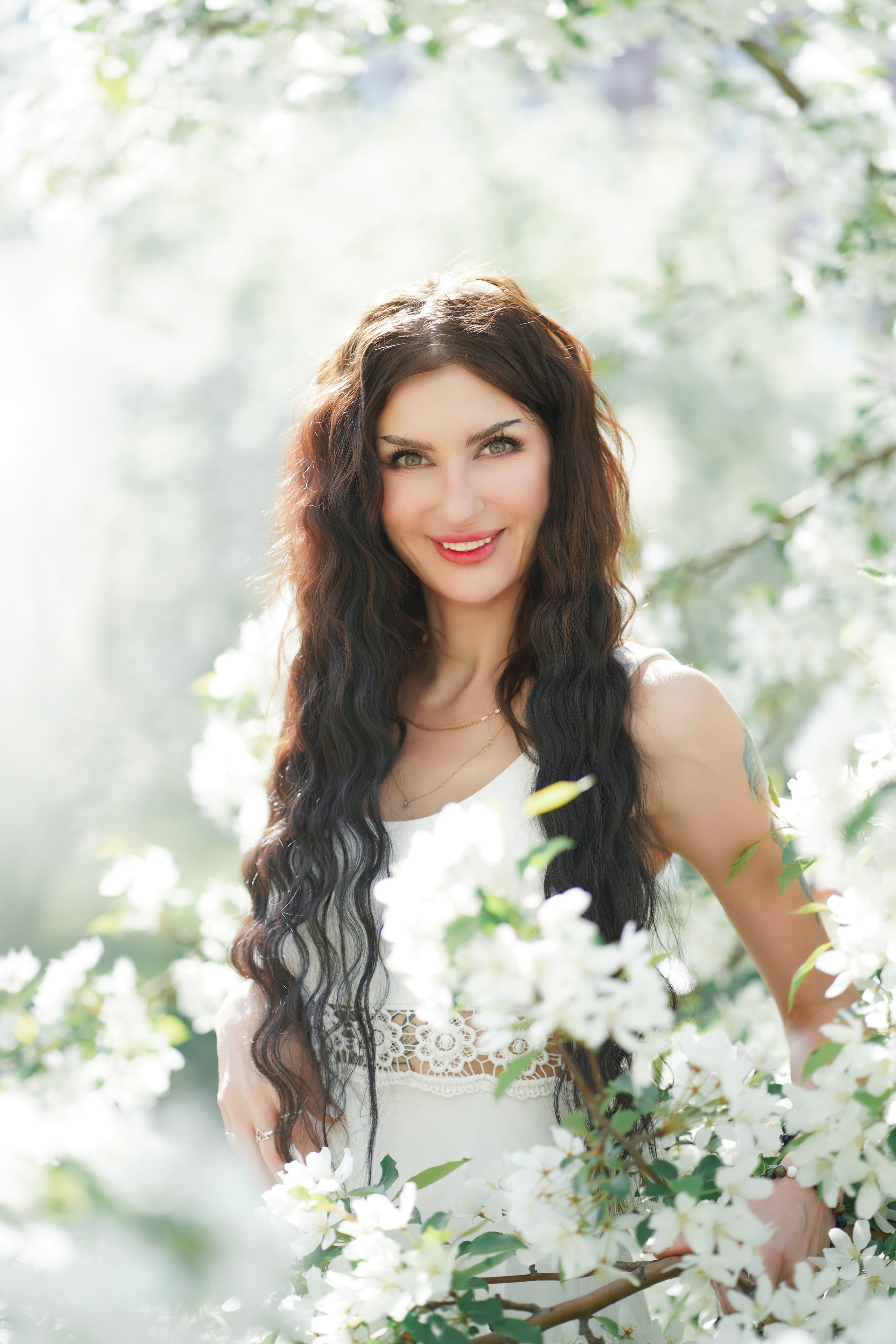 Фотосессия прекрасных девушек в цветущих яблонях!. Портретный фотограф в Москве, Московской области. Деловой портрет