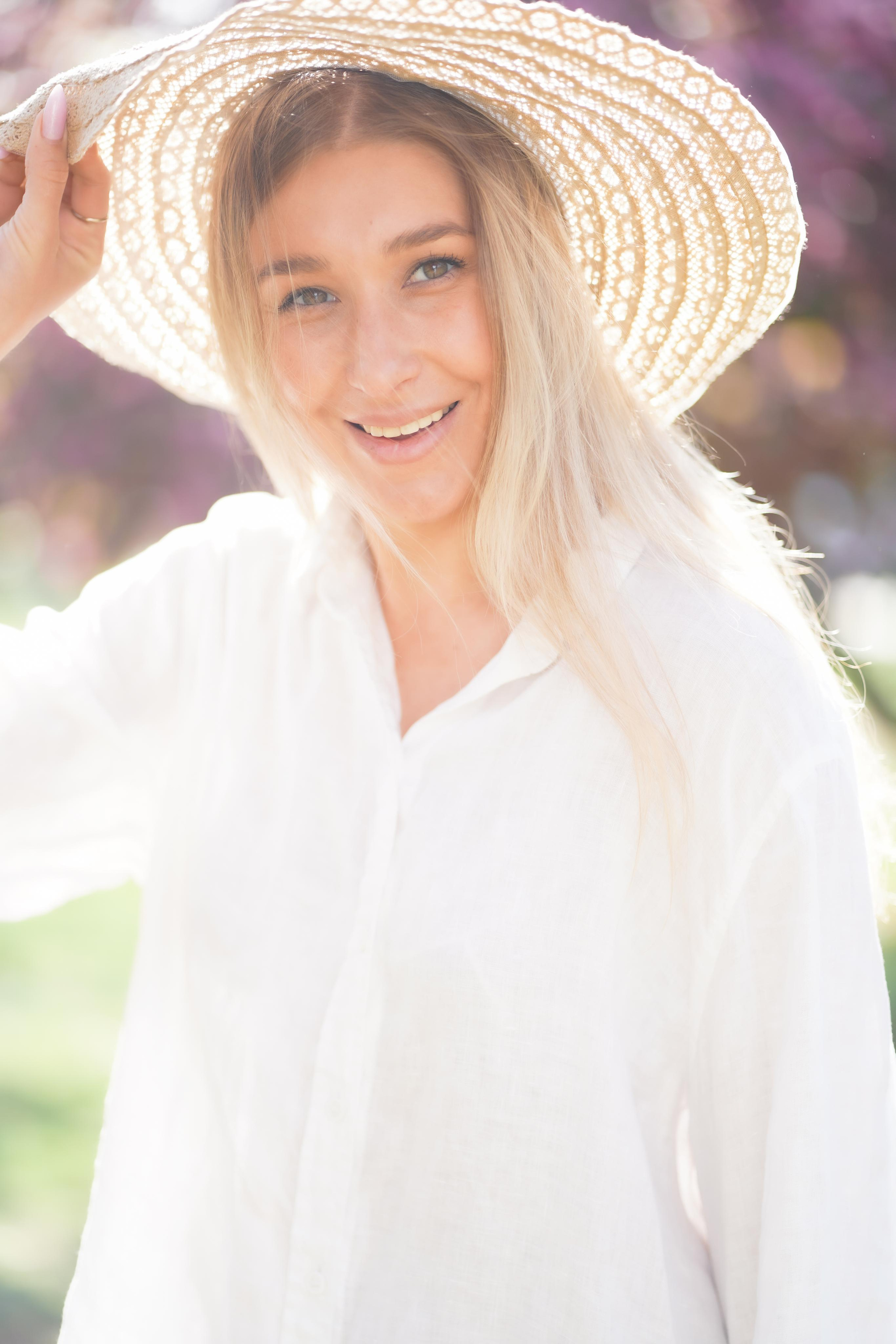 Фотосессия прекрасных девушек в цветущих яблонях!. Портретный фотограф в Москве, Московской области. Деловой портрет