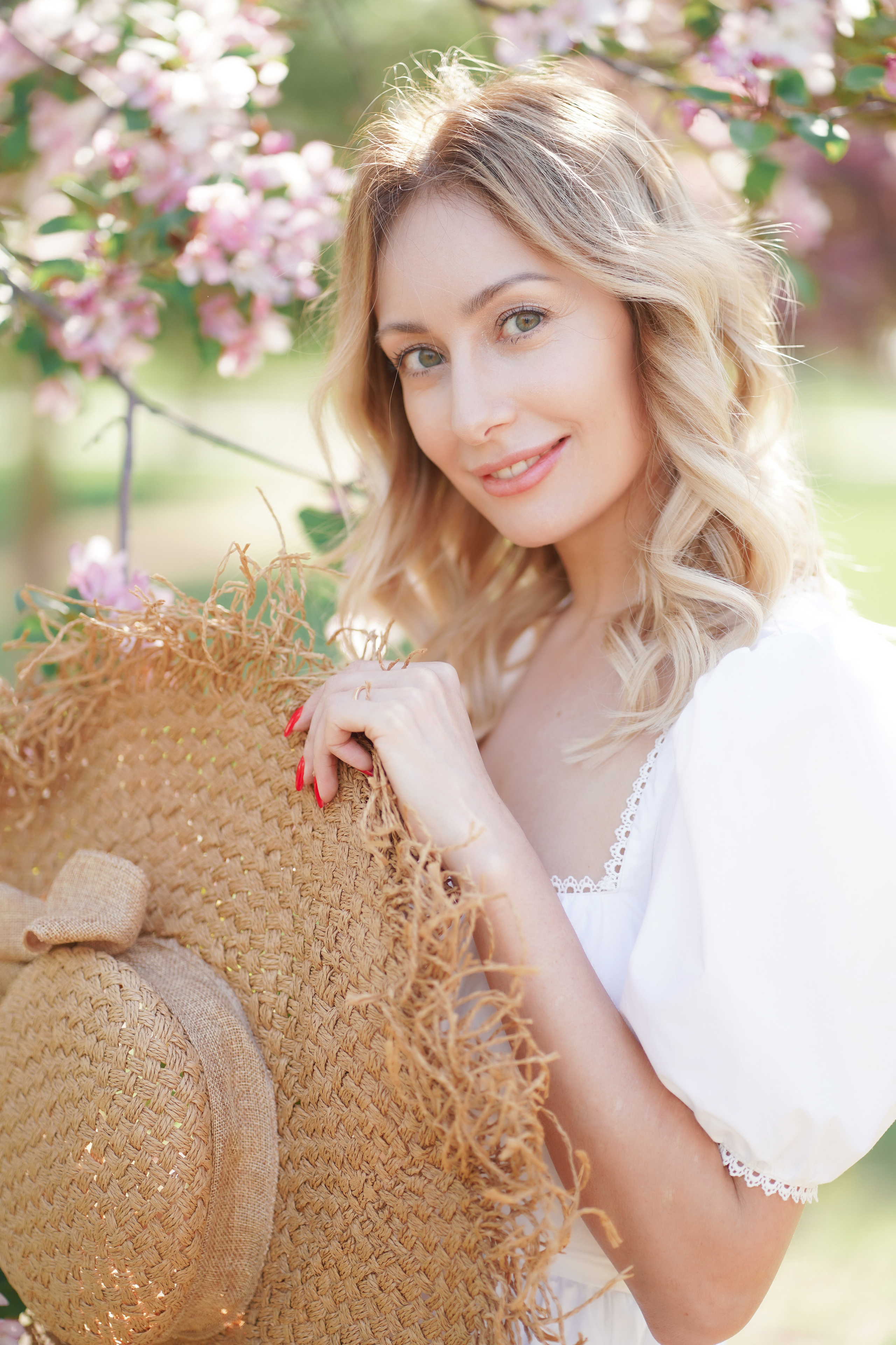 Фотосессия прекрасных девушек в цветущих яблонях!. Портретный фотограф в Москве, Московской области. Деловой портрет