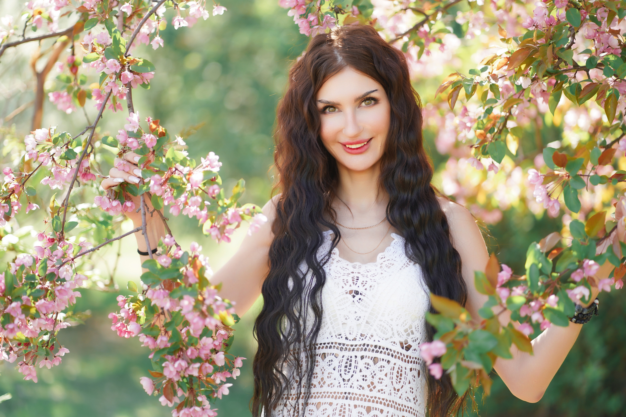 Фотосессия прекрасных девушек в цветущих яблонях!. Портретный фотограф в Москве, Московской области. Деловой портрет