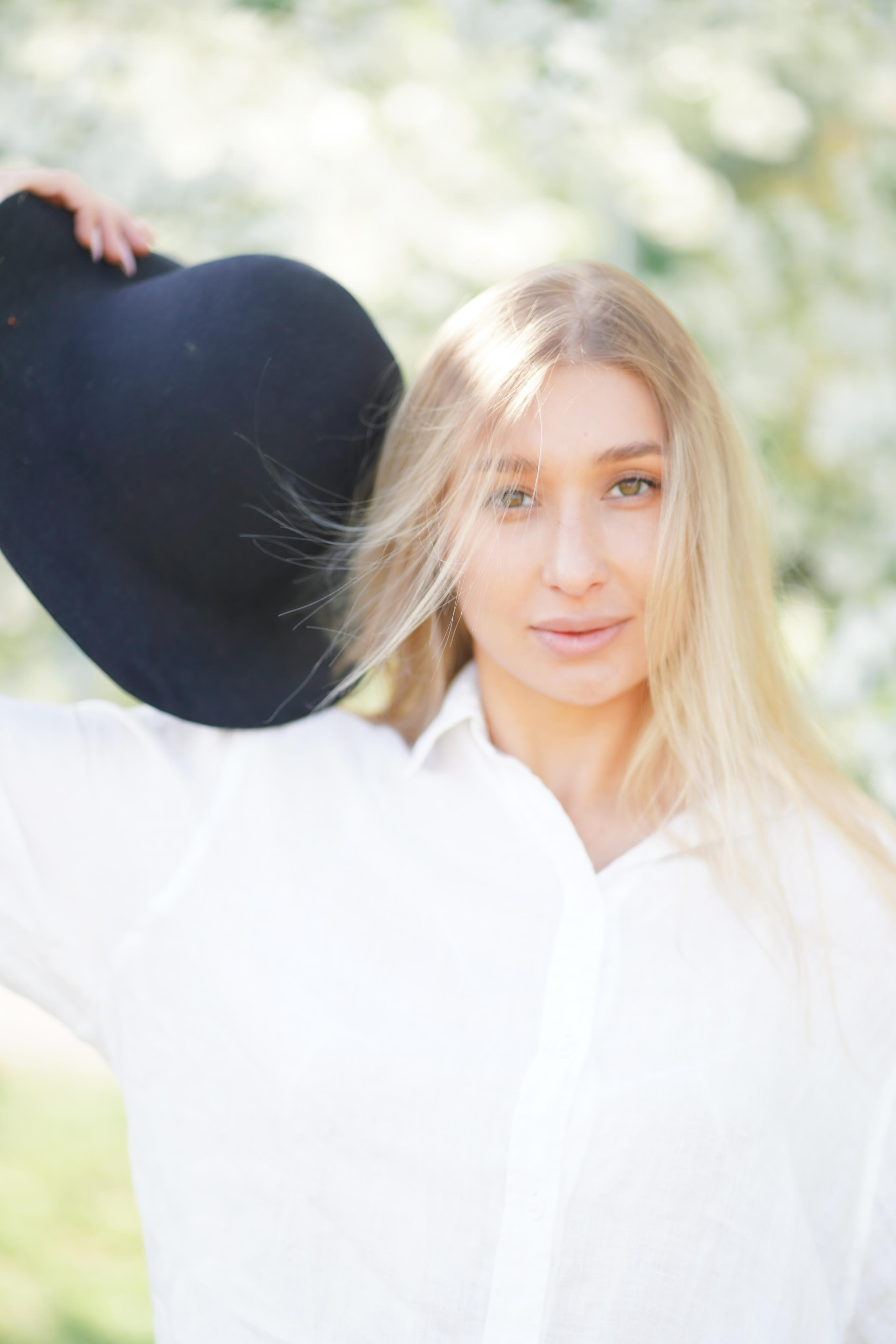 Фотосессия прекрасных девушек в цветущих яблонях!. Портретный фотограф в Москве, Московской области. Деловой портрет