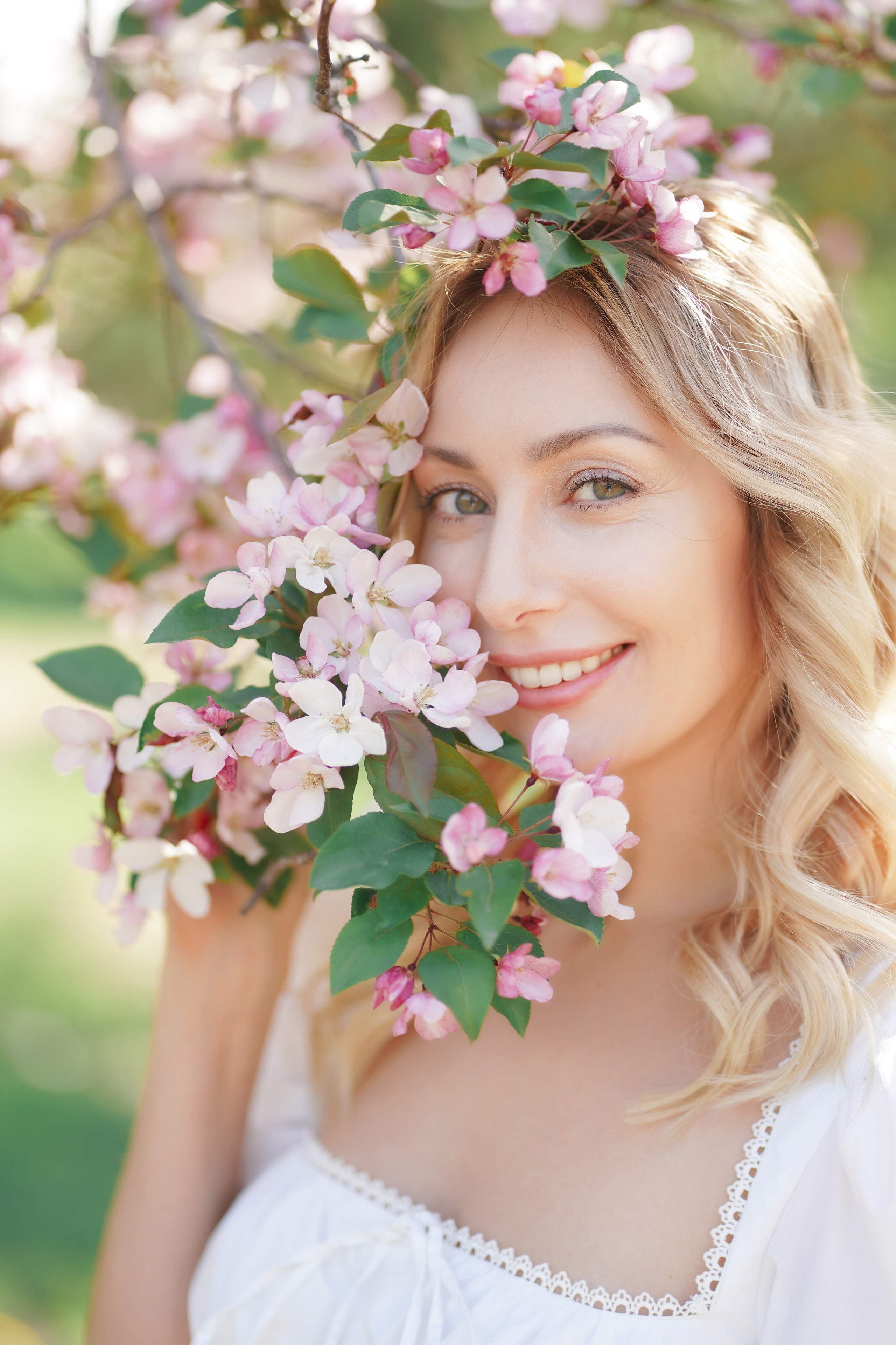 Фотосессия прекрасных девушек в цветущих яблонях!. Портретный фотограф в Москве, Московской области. Деловой портрет
