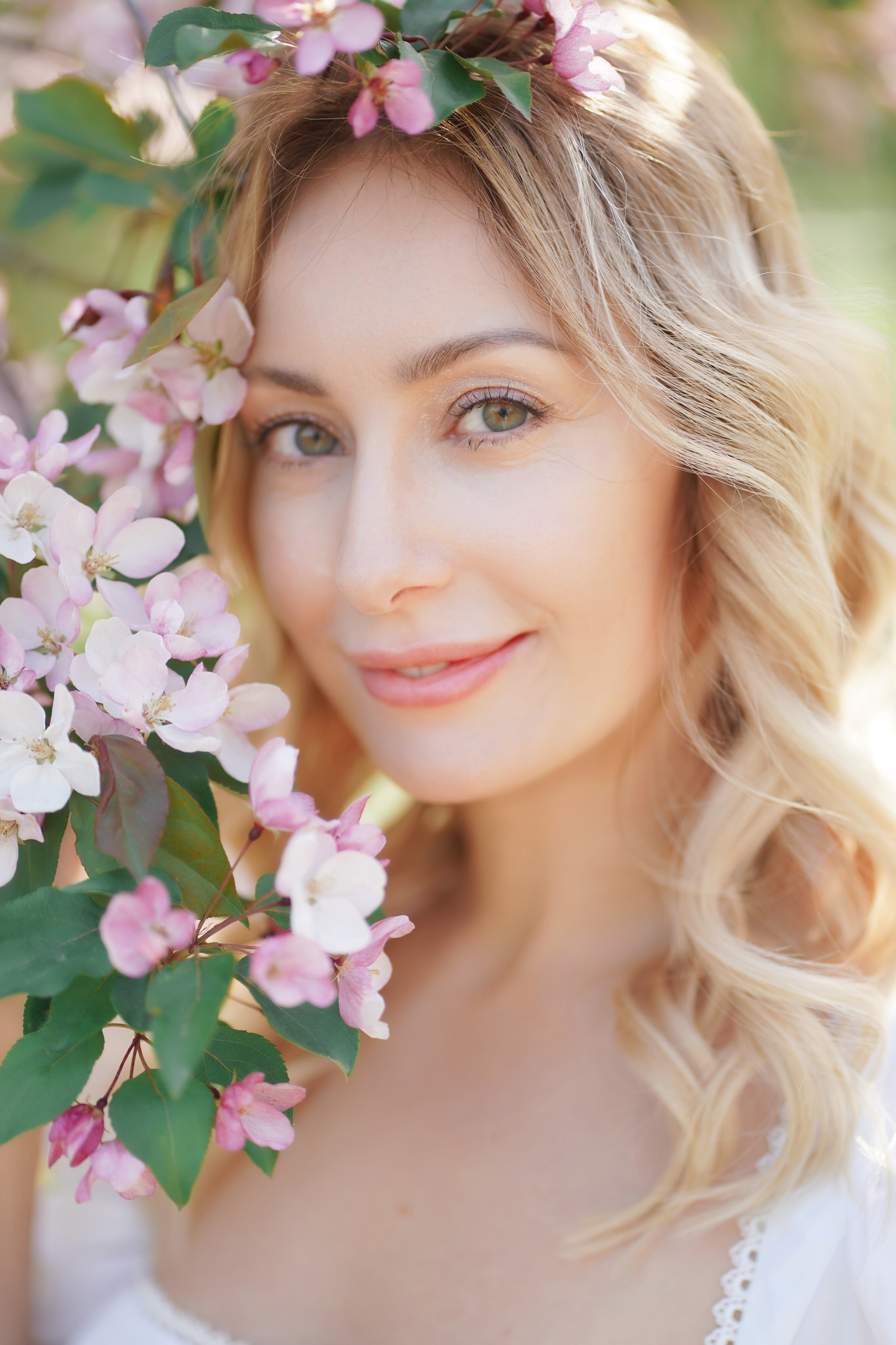 Фотосессия прекрасных девушек в цветущих яблонях!. Портретный фотограф в Москве, Московской области. Деловой портрет