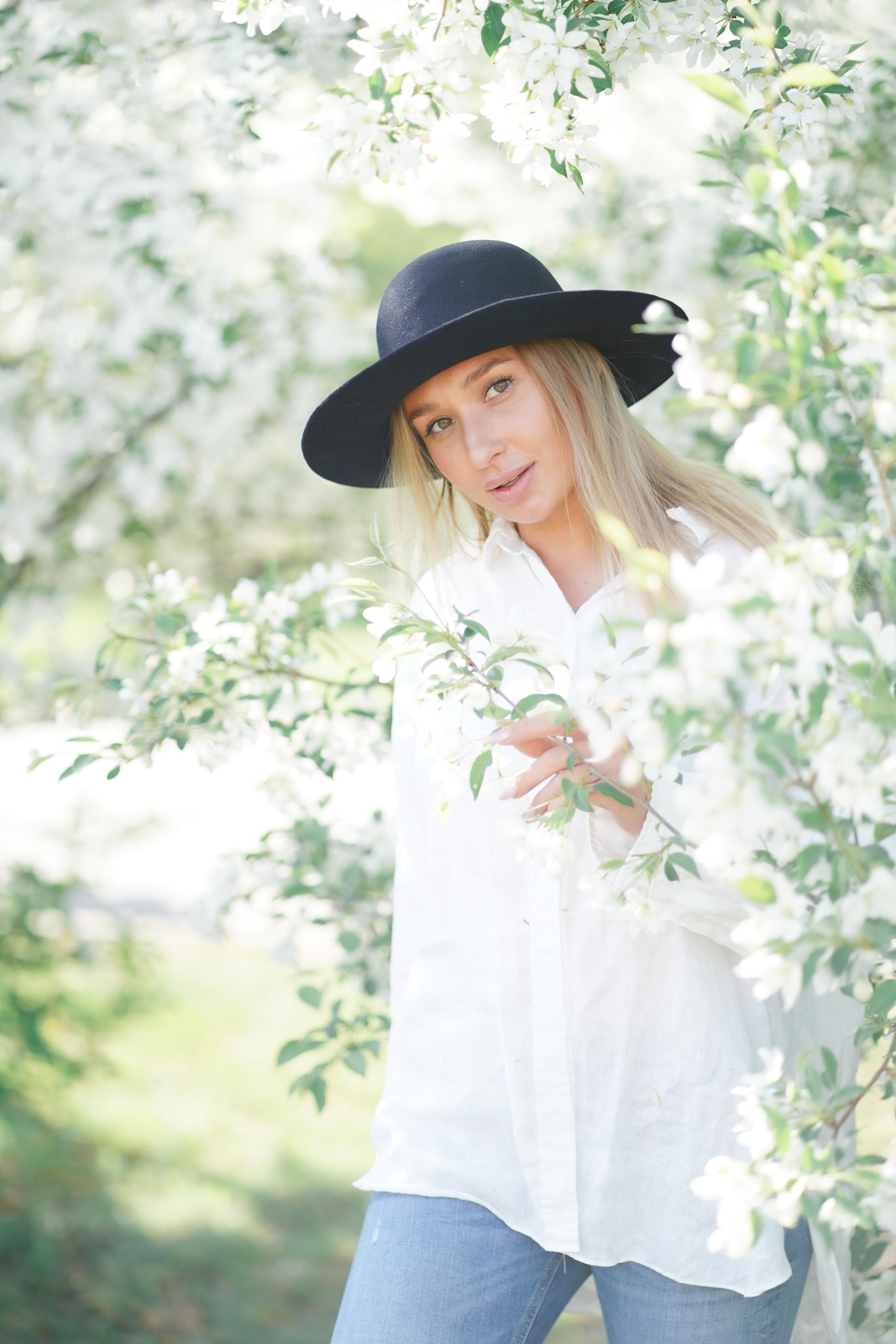 Фотосессия прекрасных девушек в цветущих яблонях!. Портретный фотограф в Москве, Московской области. Деловой портрет