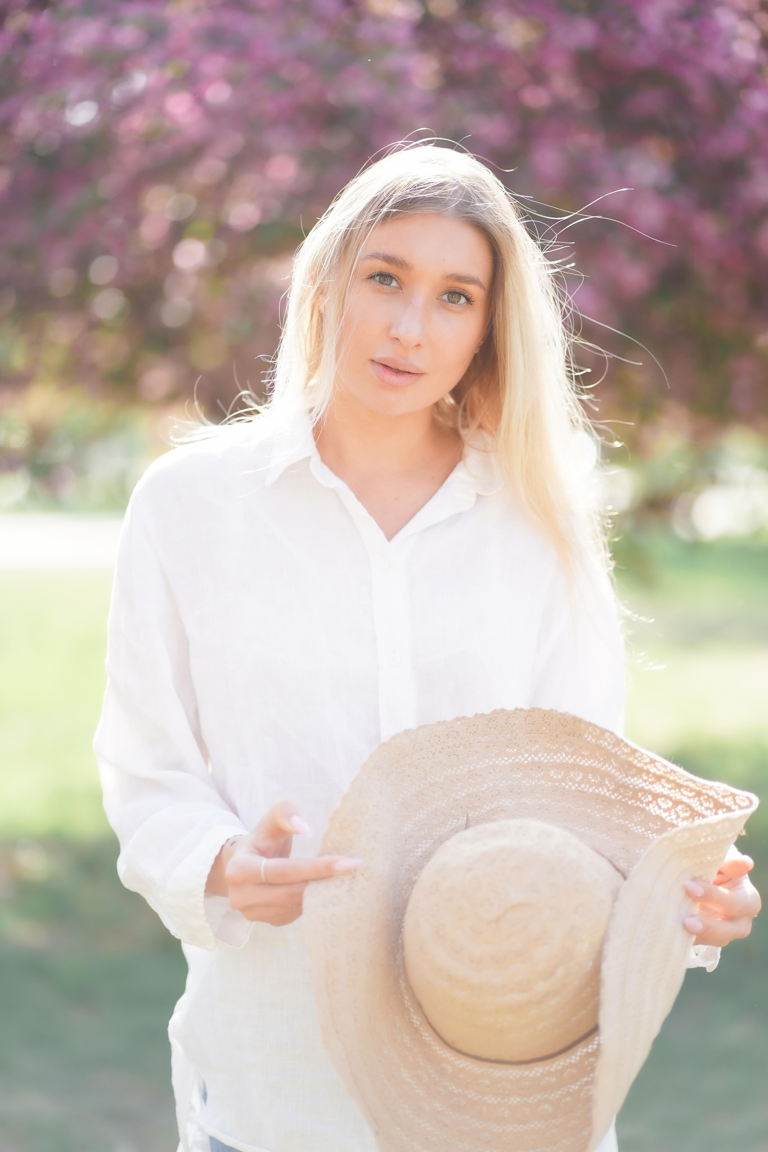 Фотосессия прекрасных девушек в цветущих яблонях!. Портретный фотограф в Москве, Московской области. Деловой портрет