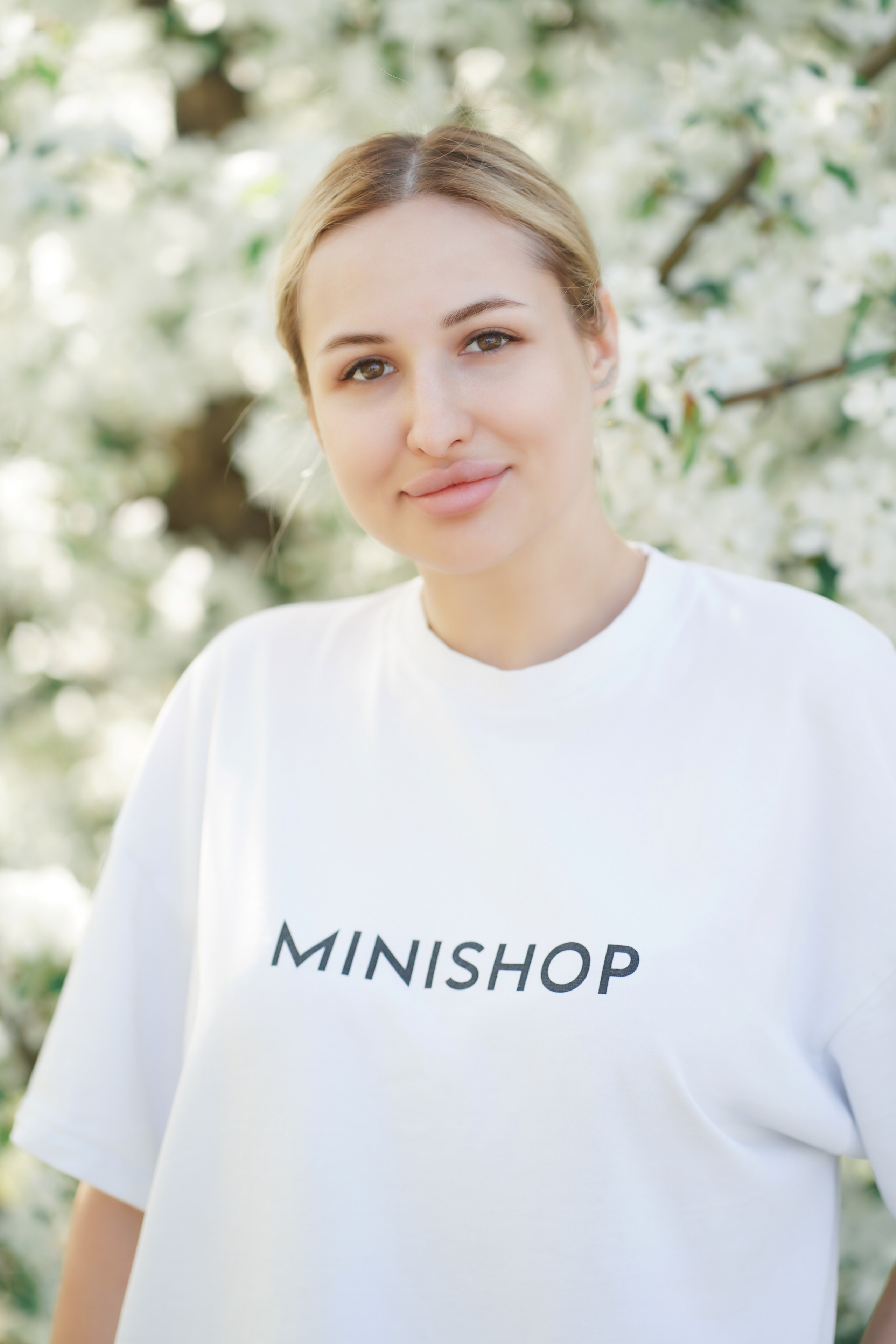 Фотосессия прекрасных девушек в цветущих яблонях!. Портретный фотограф в Москве, Московской области. Деловой портрет