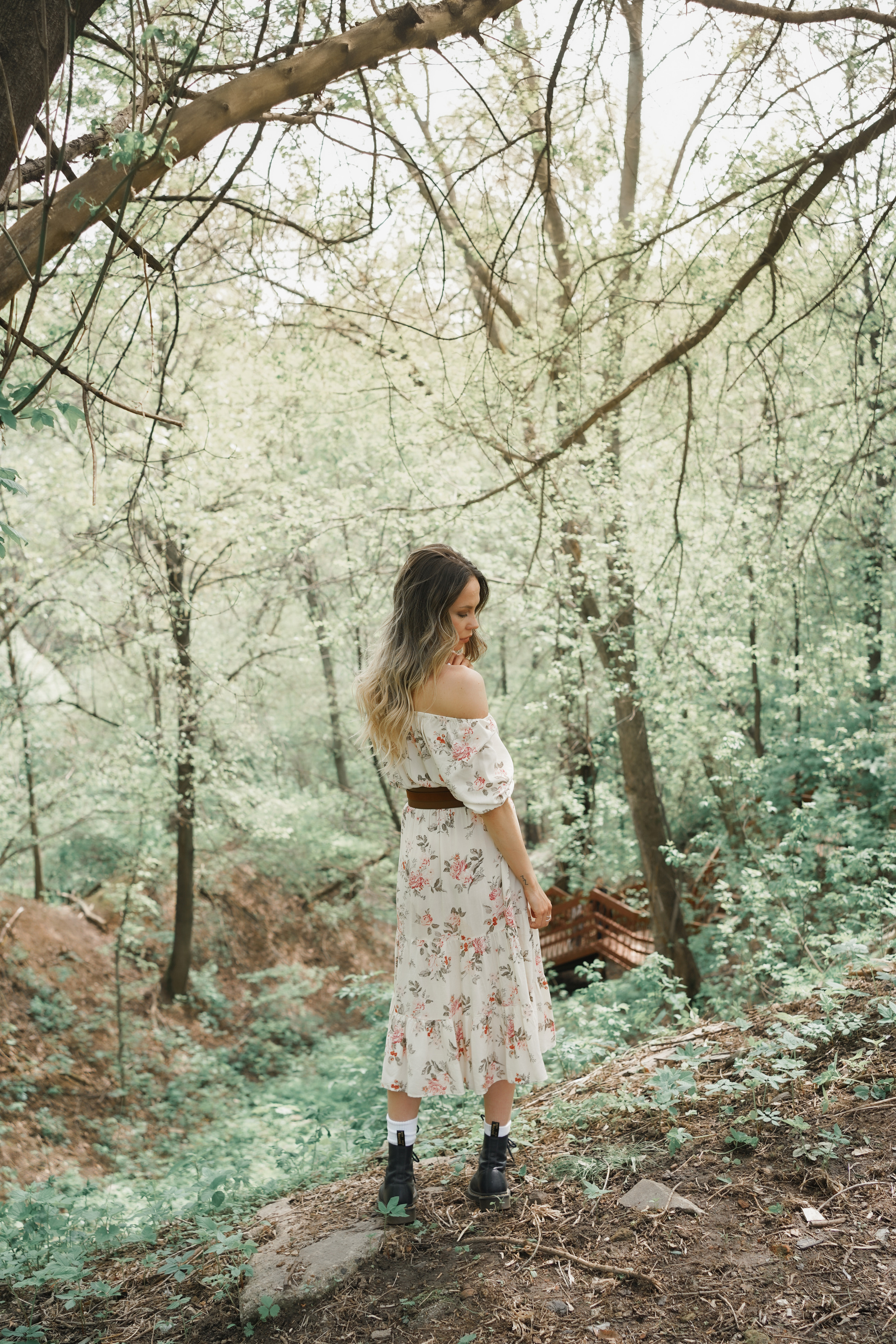 Фотосессия для несравненной Натали Неведровой в цветущих садах в Москве. Портретный фотограф в Москве, Московской области. Деловой портрет