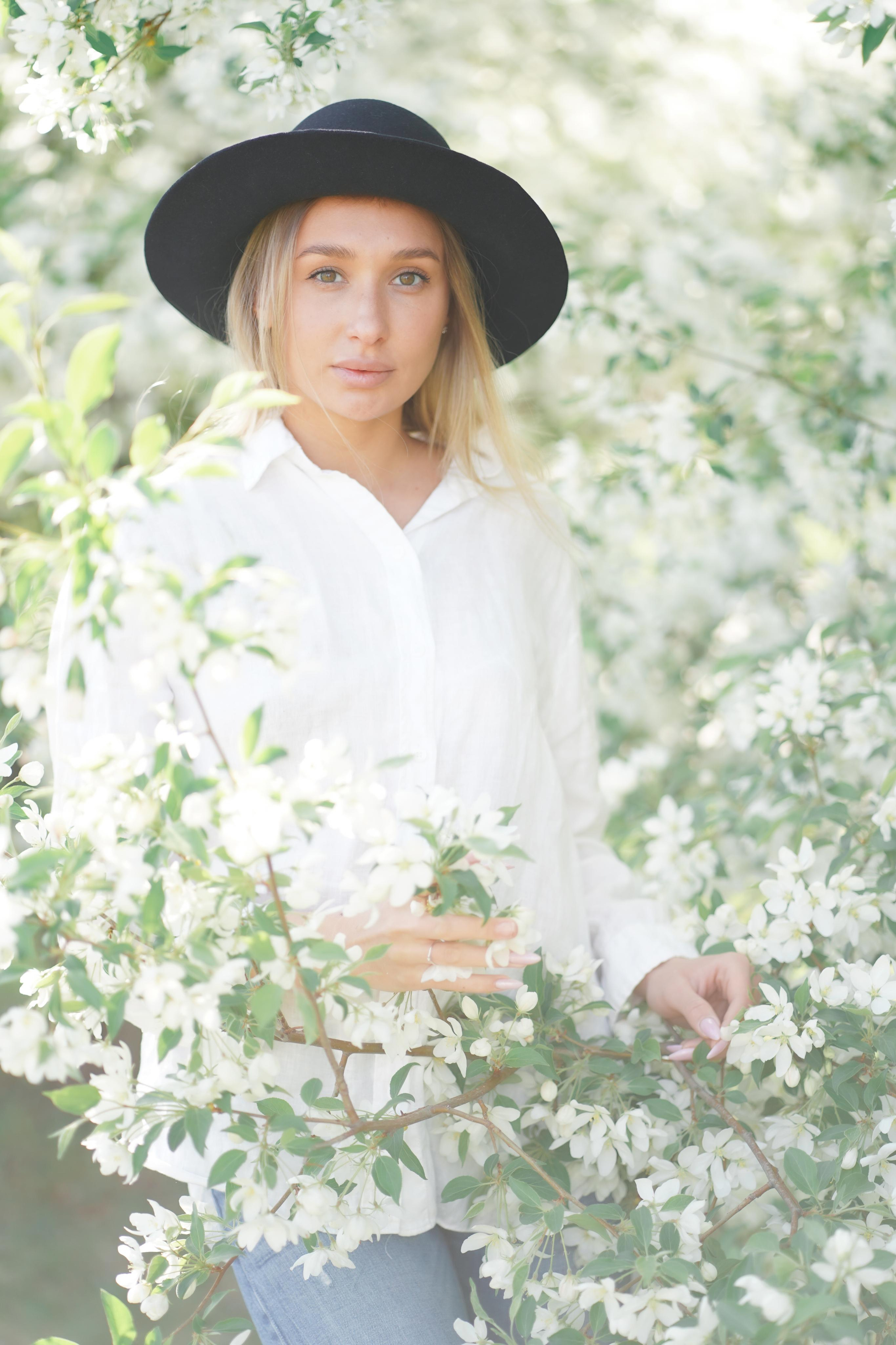 Фотосессия прекрасных девушек в цветущих яблонях!. Портретный фотограф в Москве, Московской области. Деловой портрет