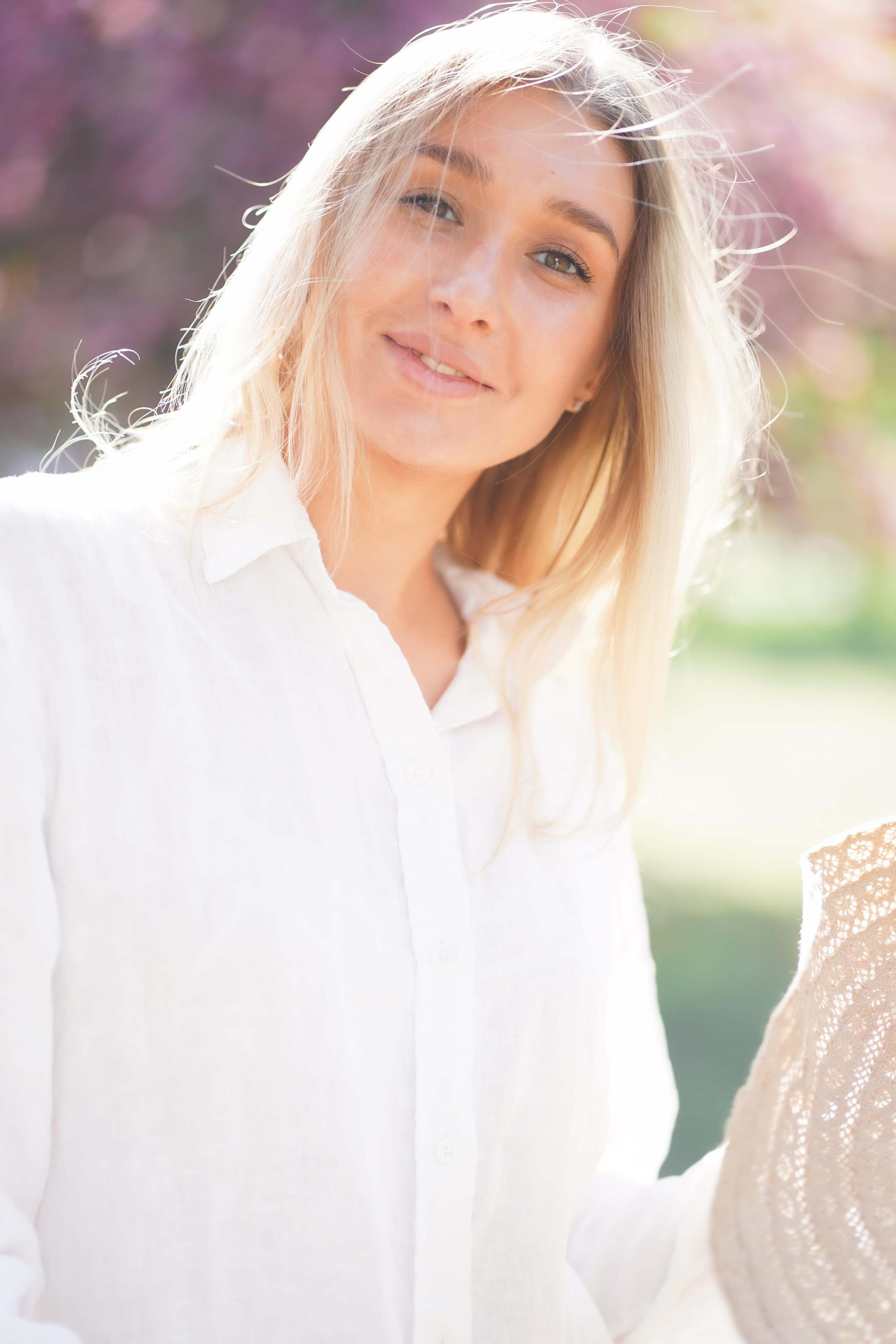 Фотосессия прекрасных девушек в цветущих яблонях!. Портретный фотограф в Москве, Московской области. Деловой портрет