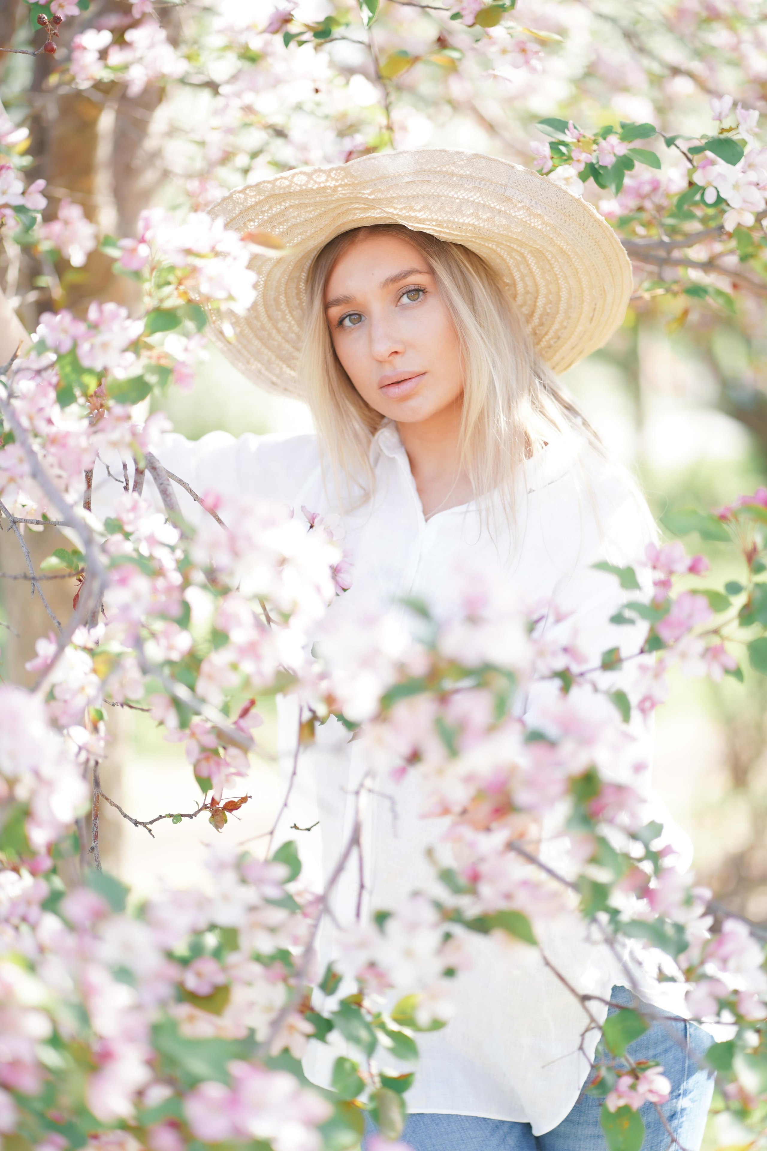 Фотосессия прекрасных девушек в цветущих яблонях!. Портретный фотограф в Москве, Московской области. Деловой портрет