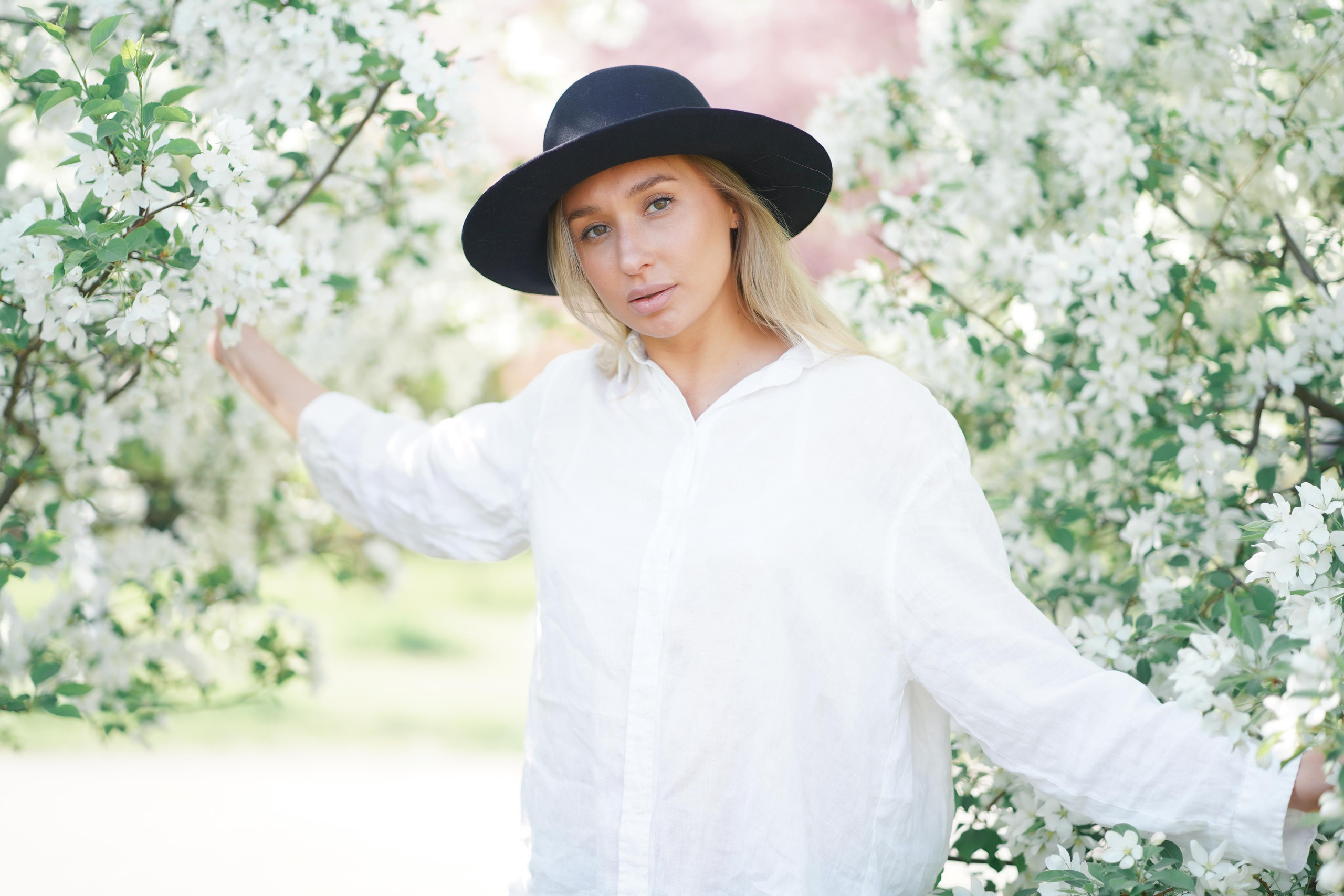Фотосессия прекрасных девушек в цветущих яблонях!. Портретный фотограф в Москве, Московской области. Деловой портрет