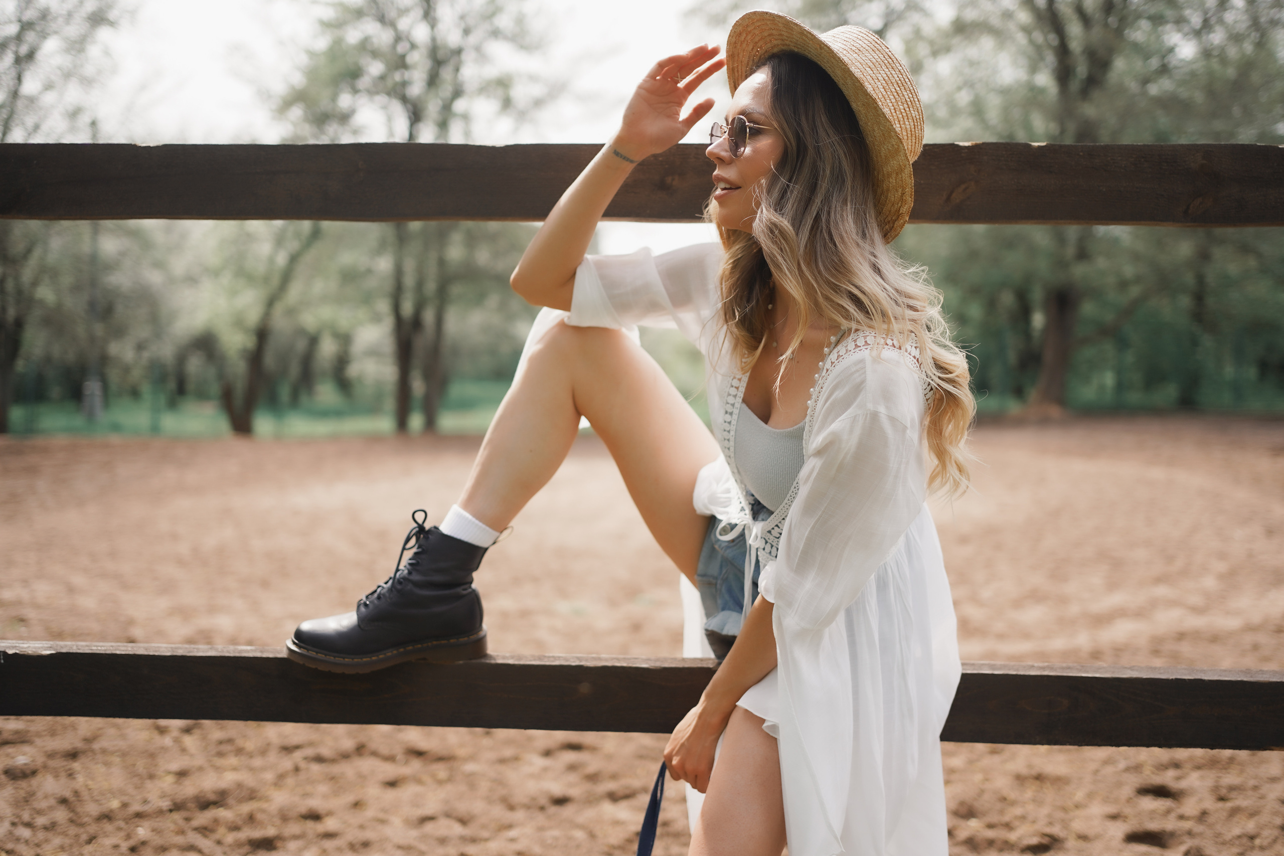 Фотосессия для несравненной Натали Неведровой в цветущих садах в Москве. Портретный фотограф в Москве, Московской области. Деловой портрет