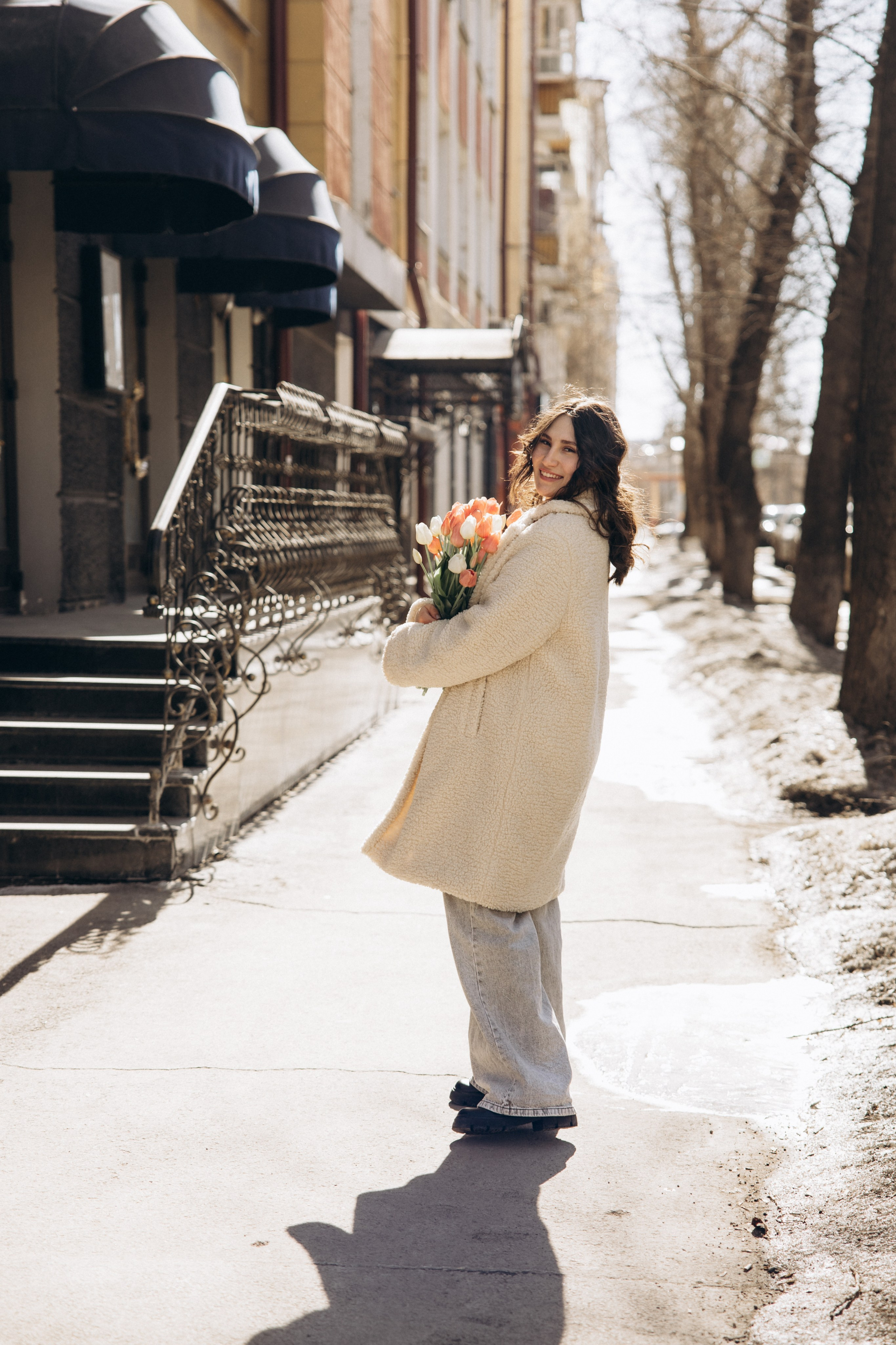 Прогулка с тюльпанами. Свадебный, семейный фотограф в Иркутске Светлана Макаричева