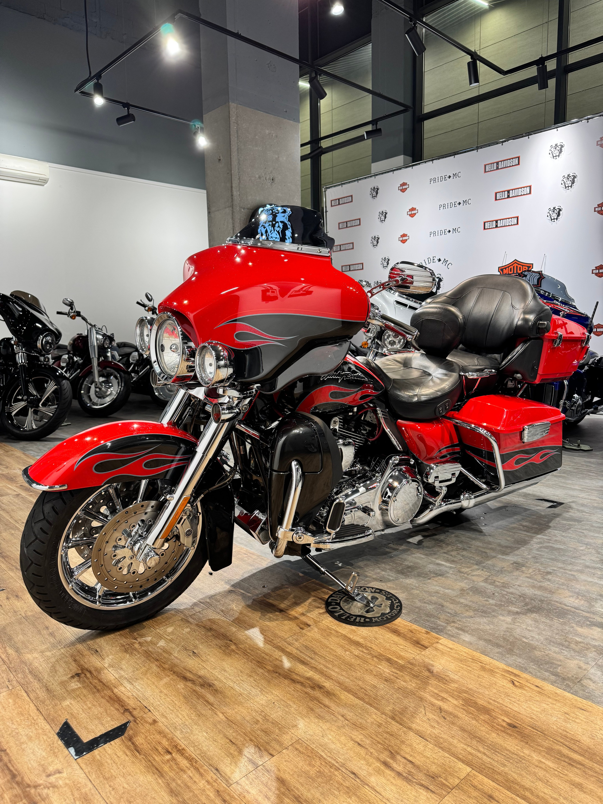 Купить Harley-Davidson 2010 Elеctrа Glidе CVO Limited 110 (Touring) — подробнее на сайте. Hello Davidson, Москва. Только хорошие мотоциклы…